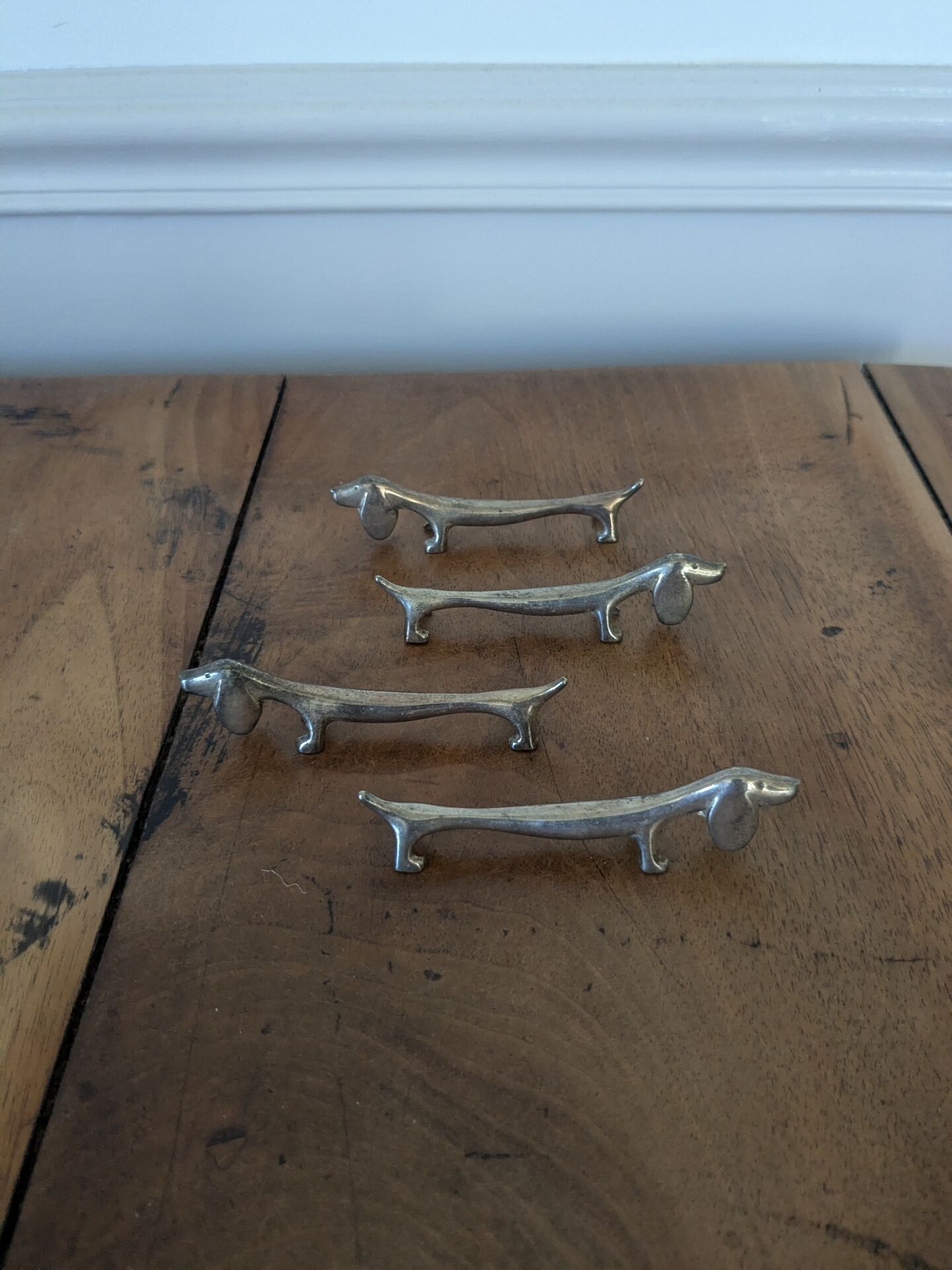 Quatre portes couteaux teckel 