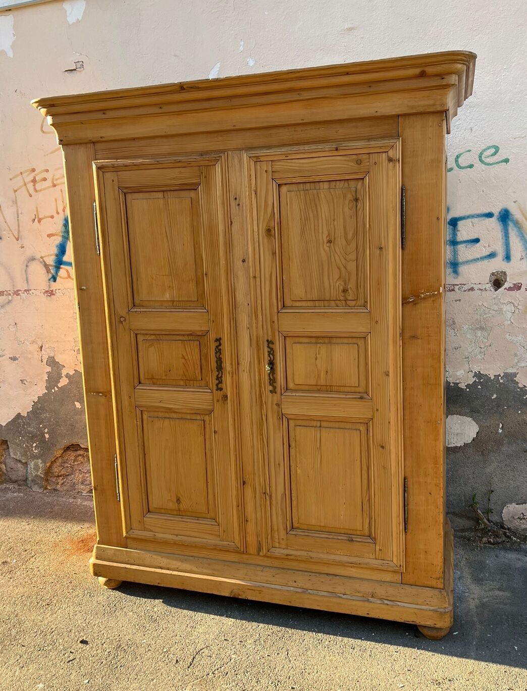 12-panel fir wood wardrobe