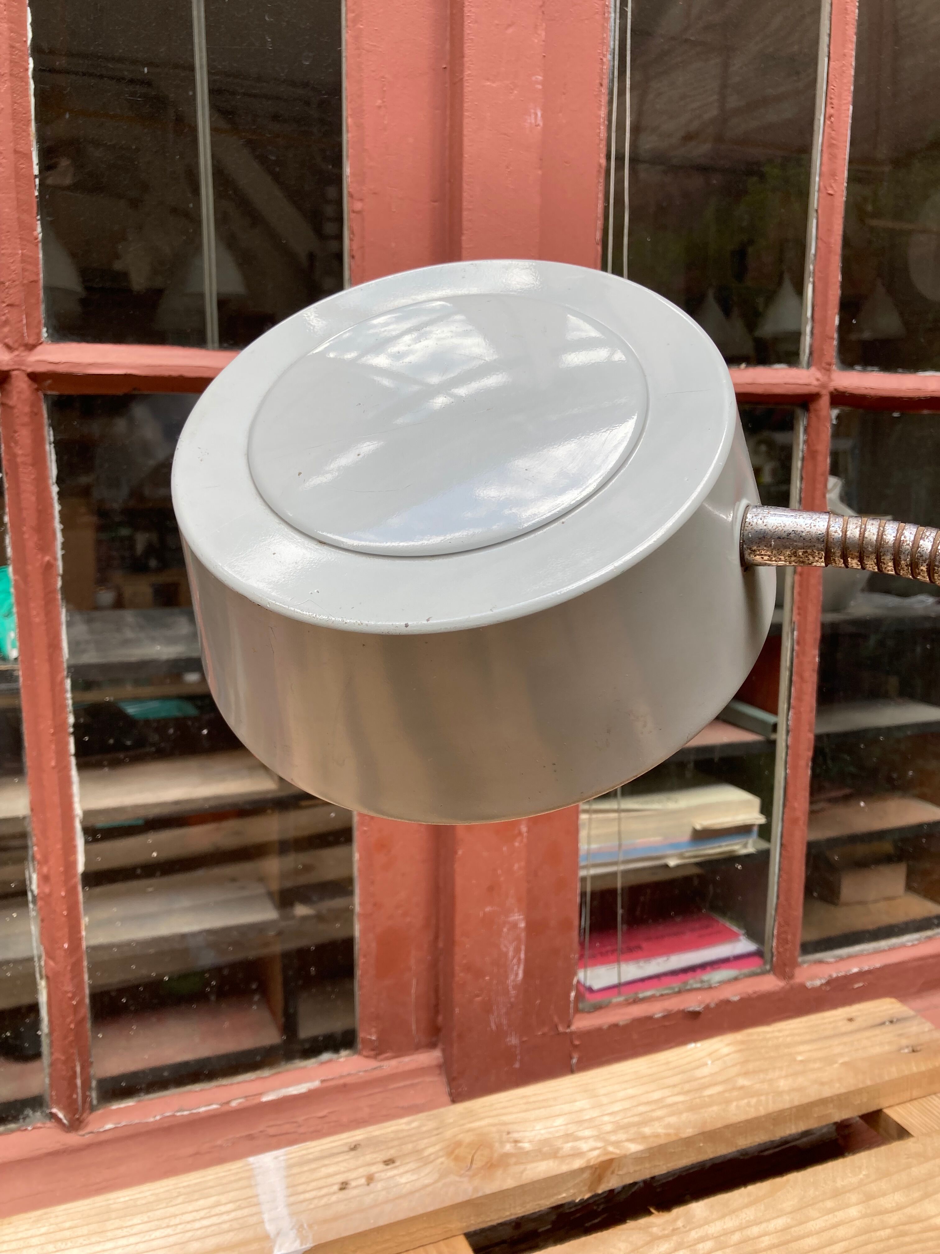 Workshop lamp on ringed metal hose