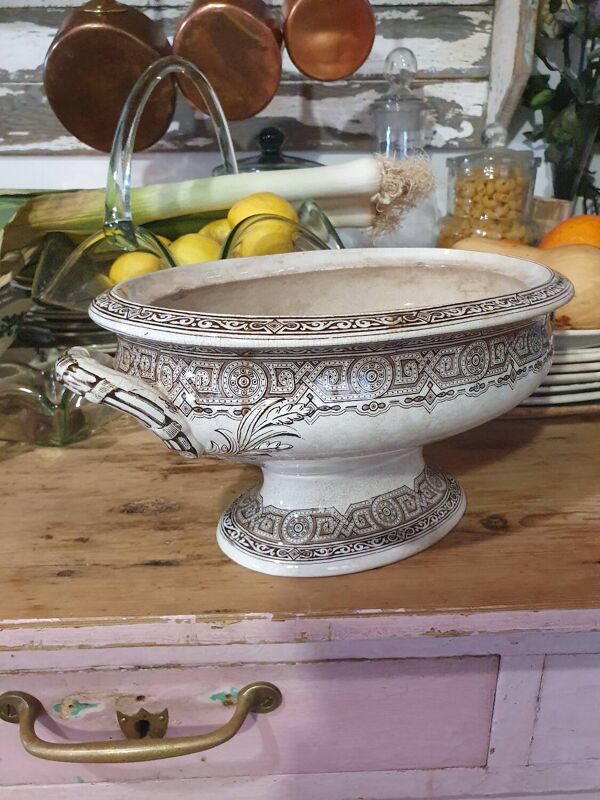 Ancienne soupière anglaise sur piédouche – Modèle “Clovis” – Fin XIXe