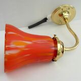 Applique en laiton et tulipe en opaline clichy rouge