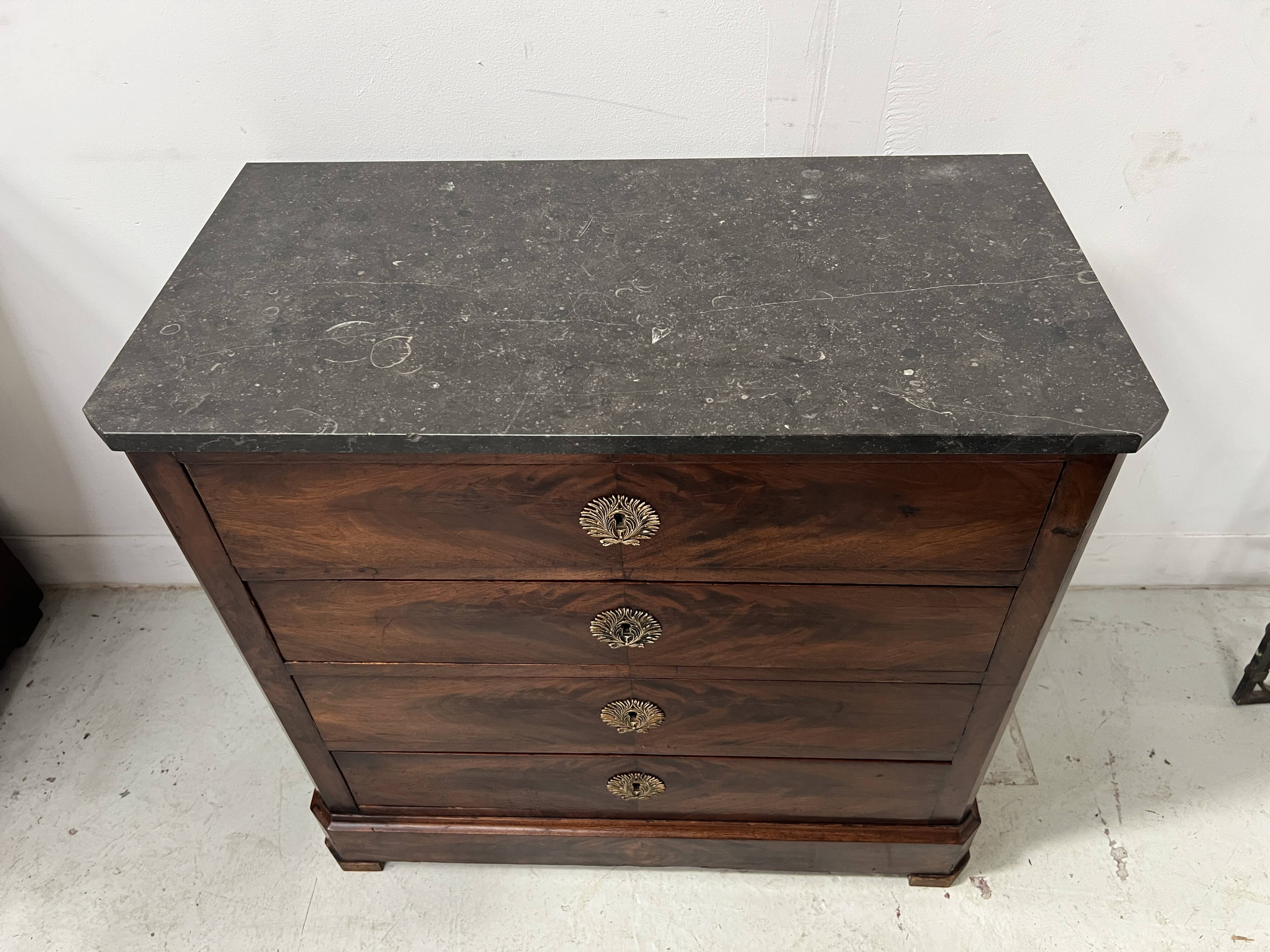 Commode en acajou de style Louis Philippe XIX siècle