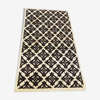 Arabesque wool carpet