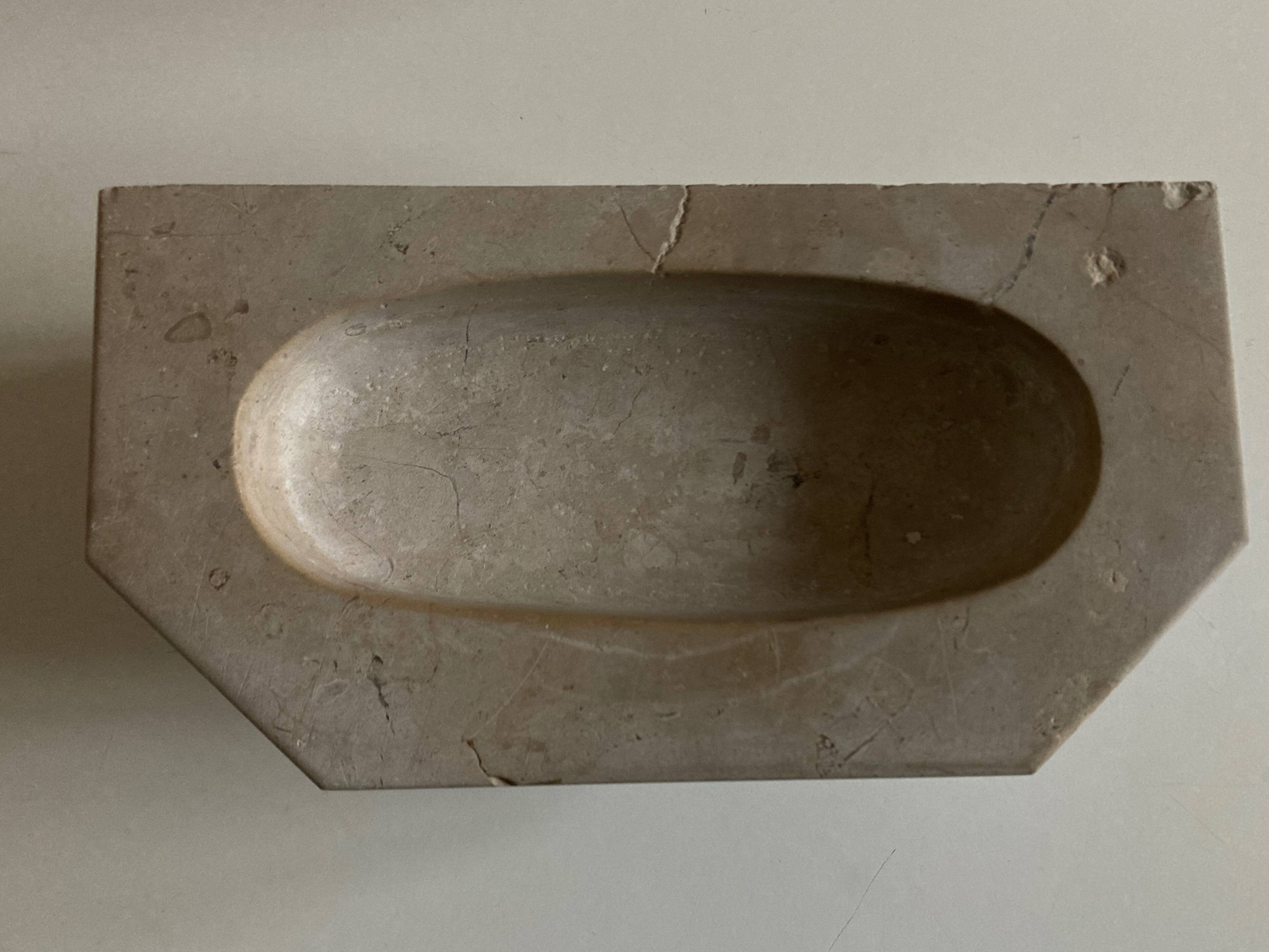 Monastery stone font XS bastide soap holder