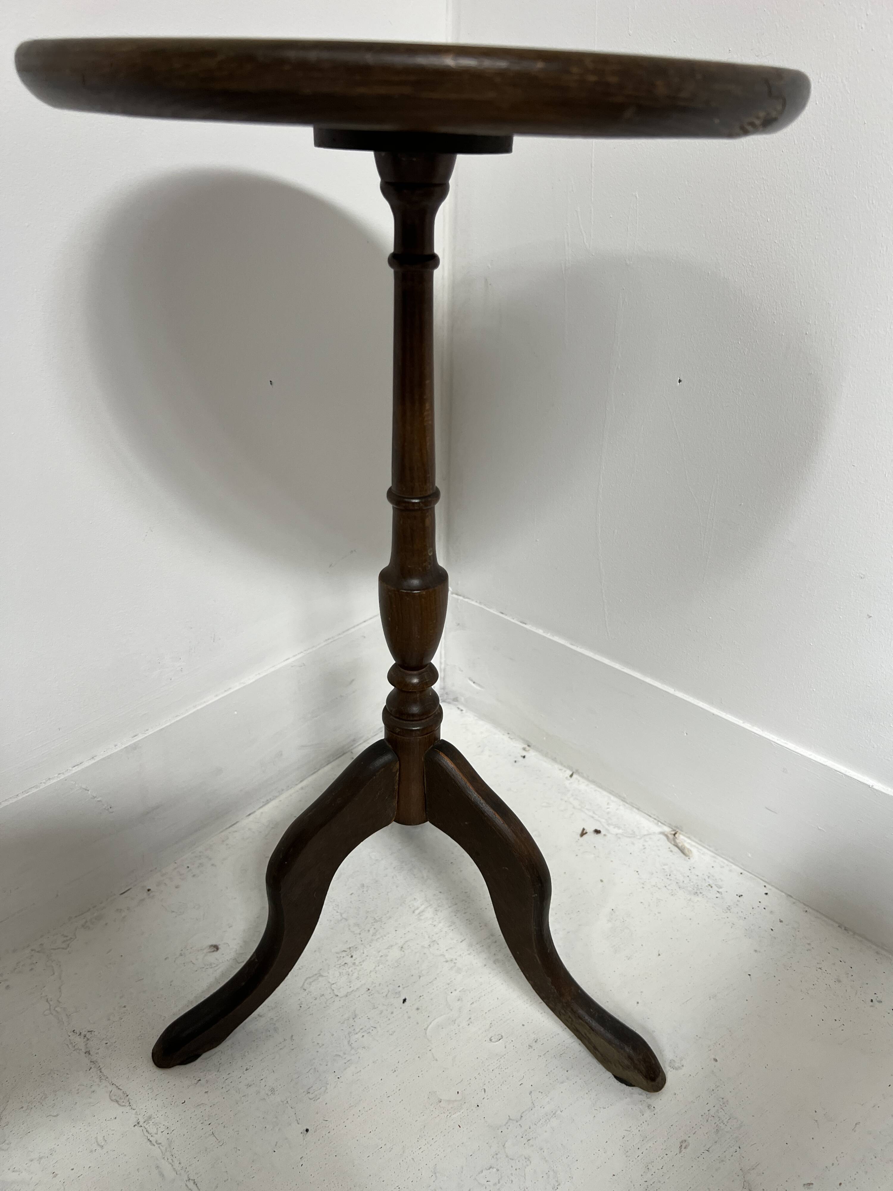 Louis XVI style gueridon in natural wood, 20th century.