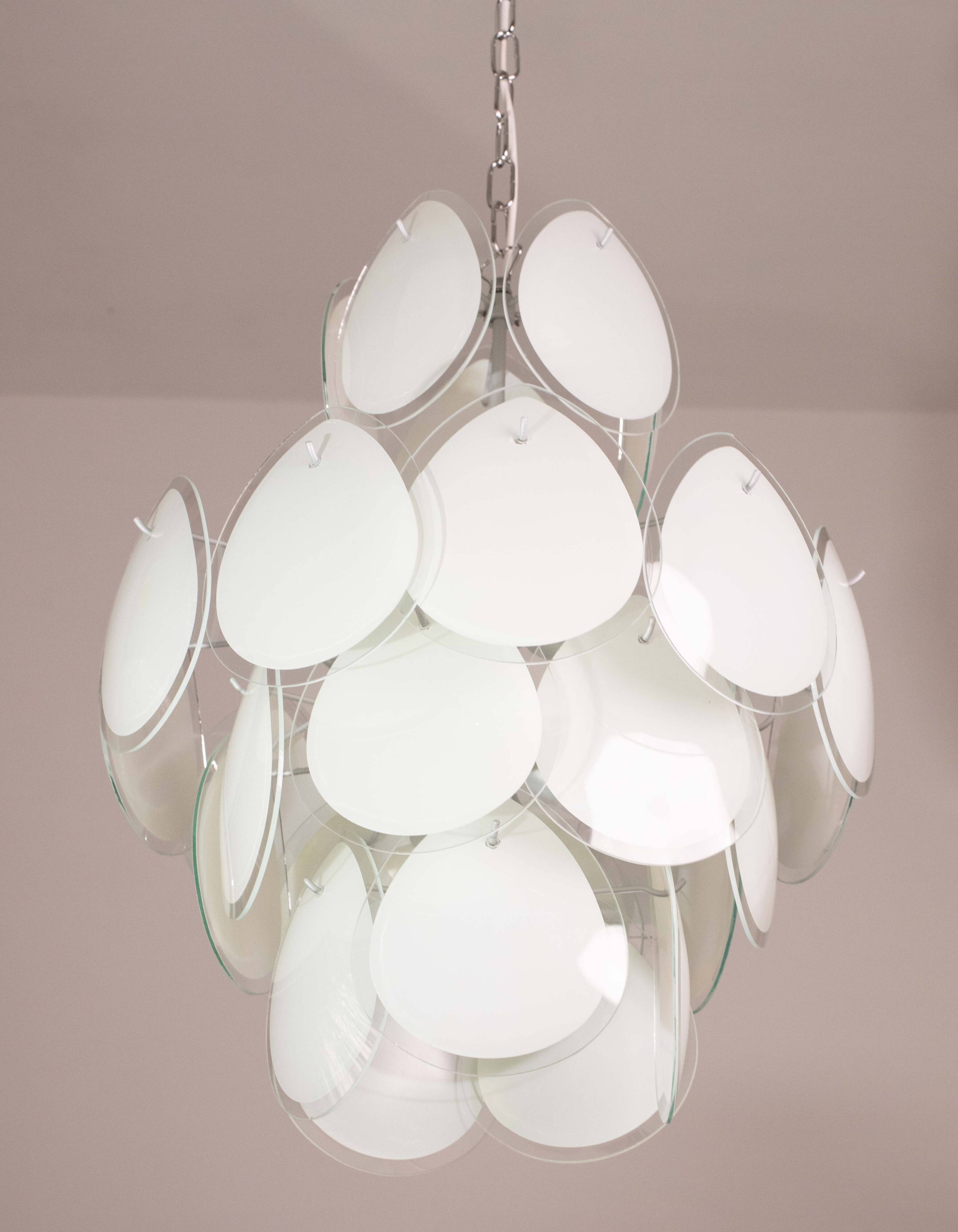 Vistosi White Murano Glass teardrop-shaped discs Chandelier, Italy, 1970s
