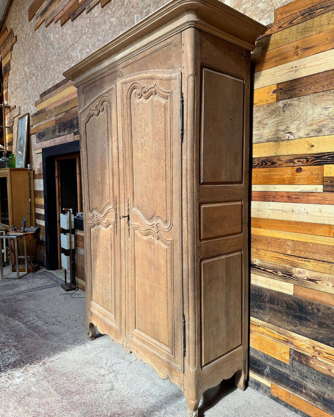 Armoire ancienne aérogommée