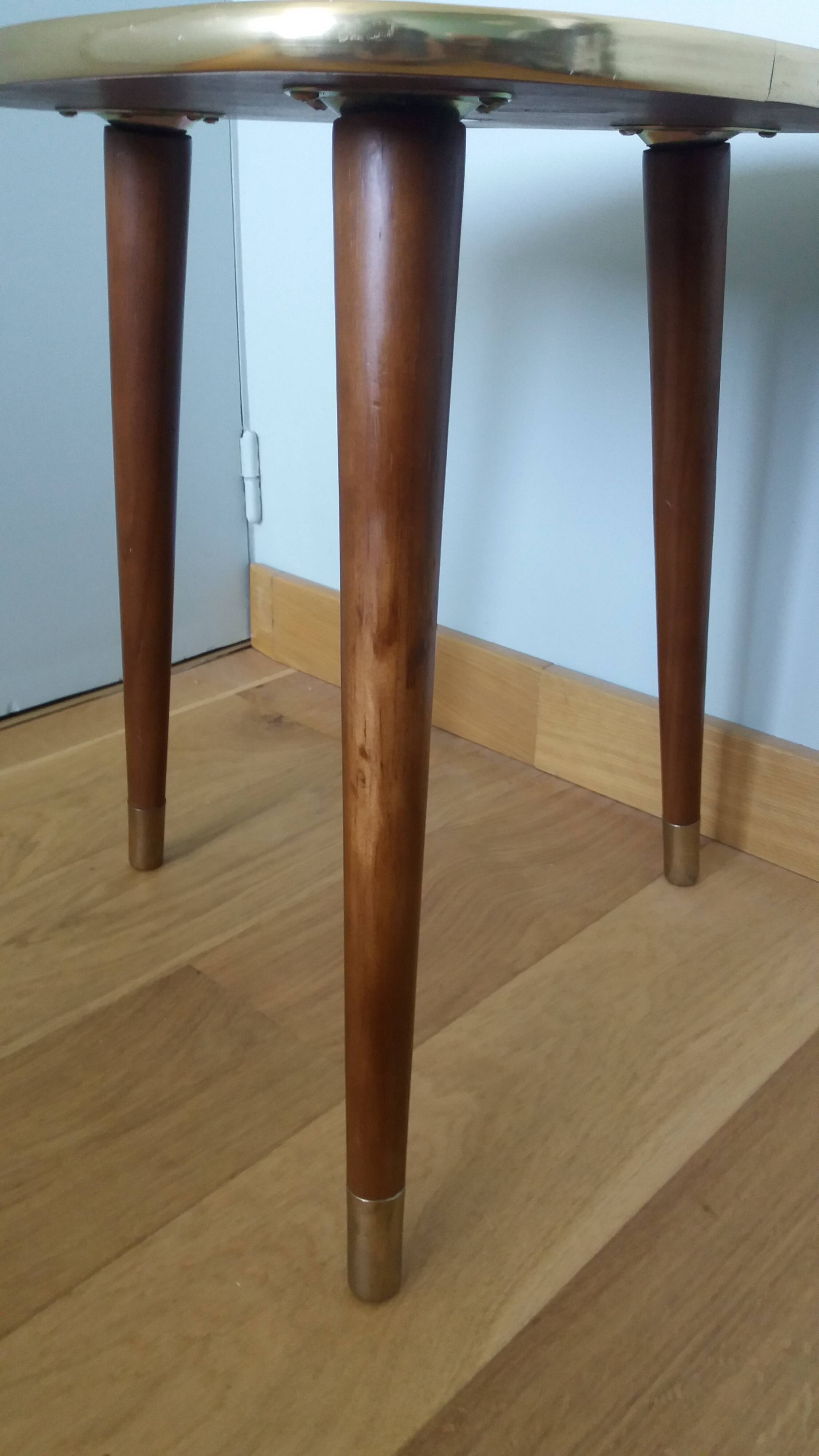 Table basse bout de canapé tripode forme médiator pieds fuselés compas