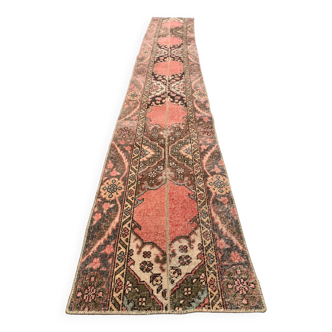 Tapis tribal vintage en laine, turc, étroit, en détresse, 353x54 cm