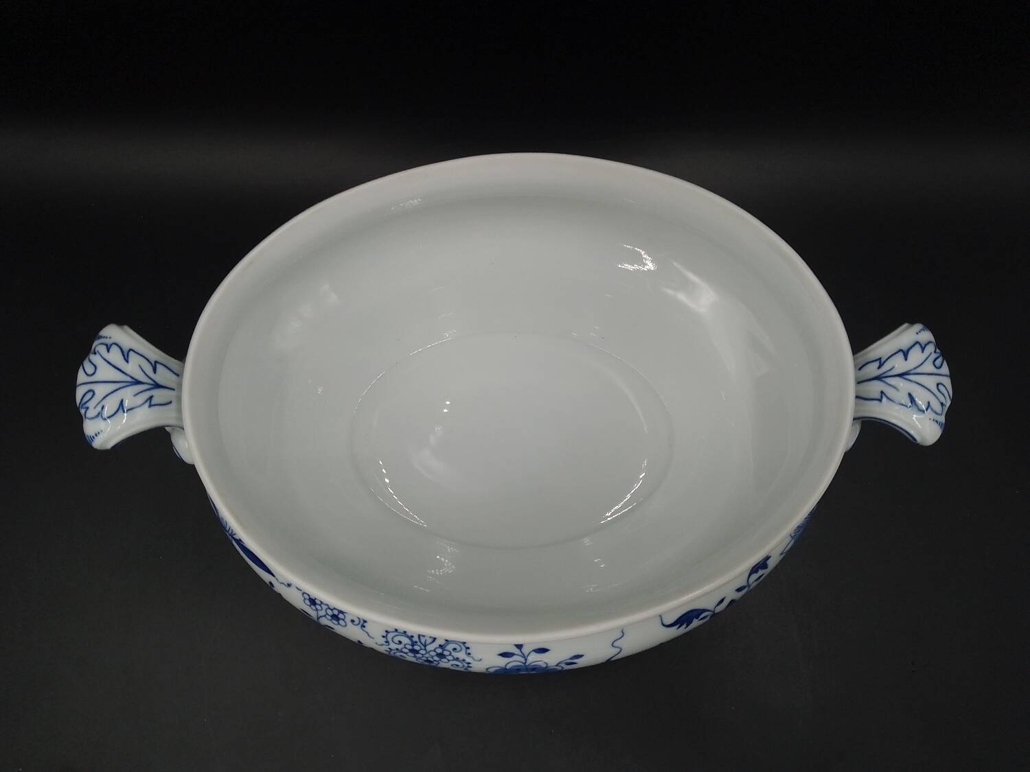 Soup Tureen with Lid Hutschenreuther Blue Onion Decor Porcelain, 3.5 L circa 1930 Made in Germany