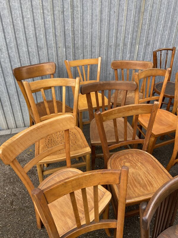 50 chaises bistrot dépareillées