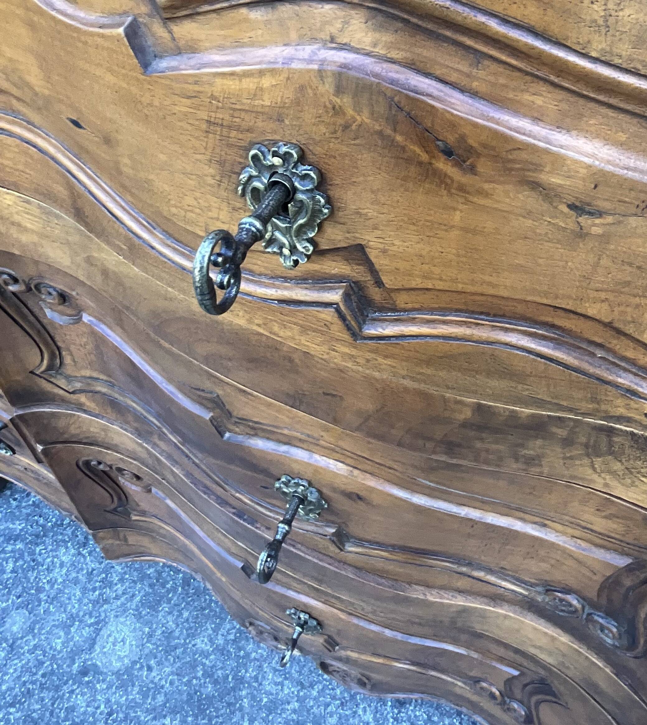 Louis XV Style Walnut Eel Chest of Drawers, Early 19th Century