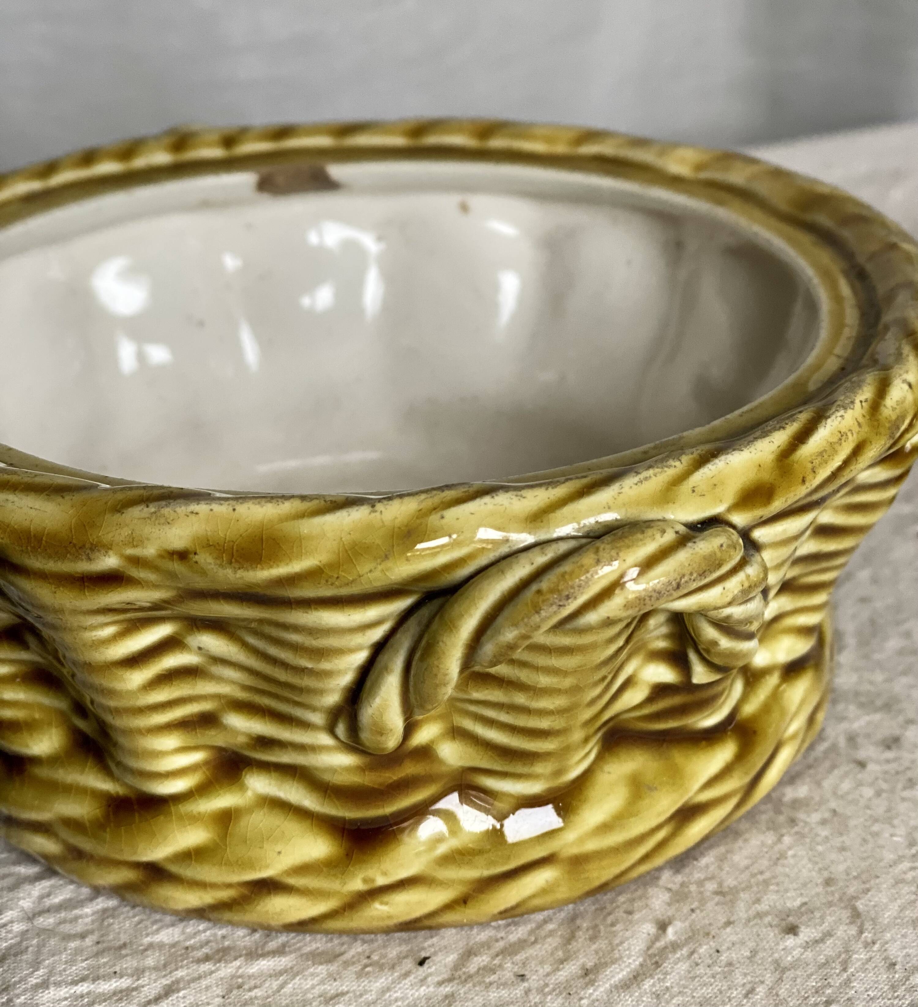 Candy dish (or sugar bowl) barbotine old fruit basket
