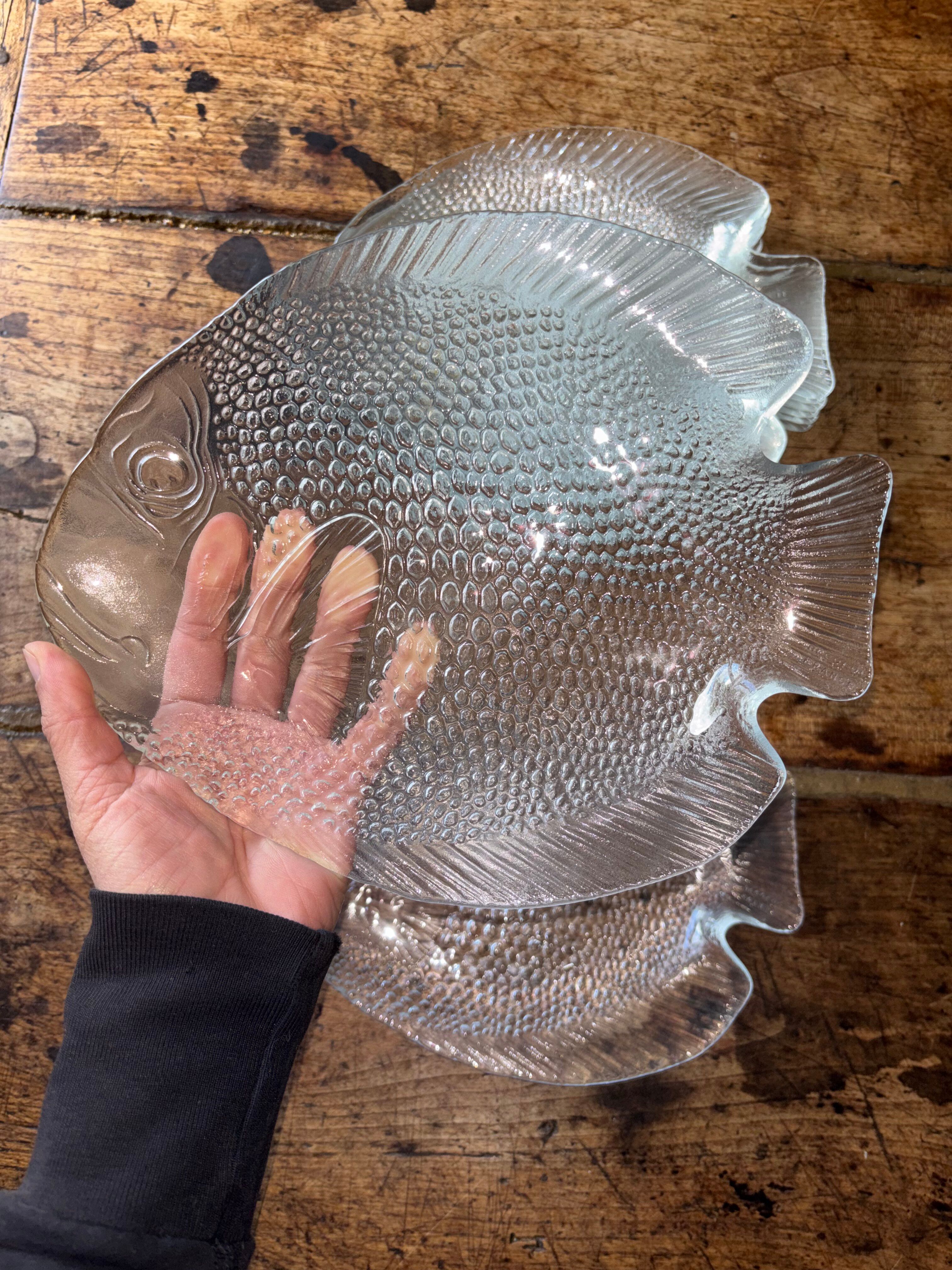 8 fish plates Arcoroc