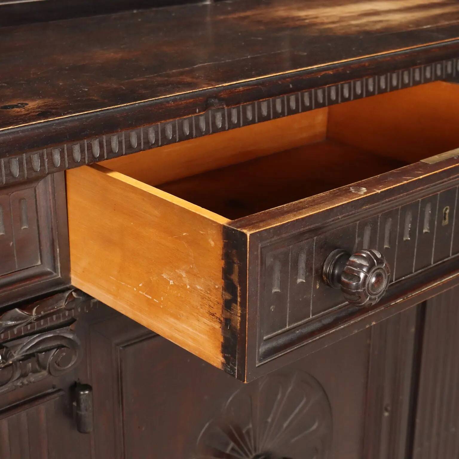 Buffet ancien style néo-Renaissance en hêtre, XIXe siècle