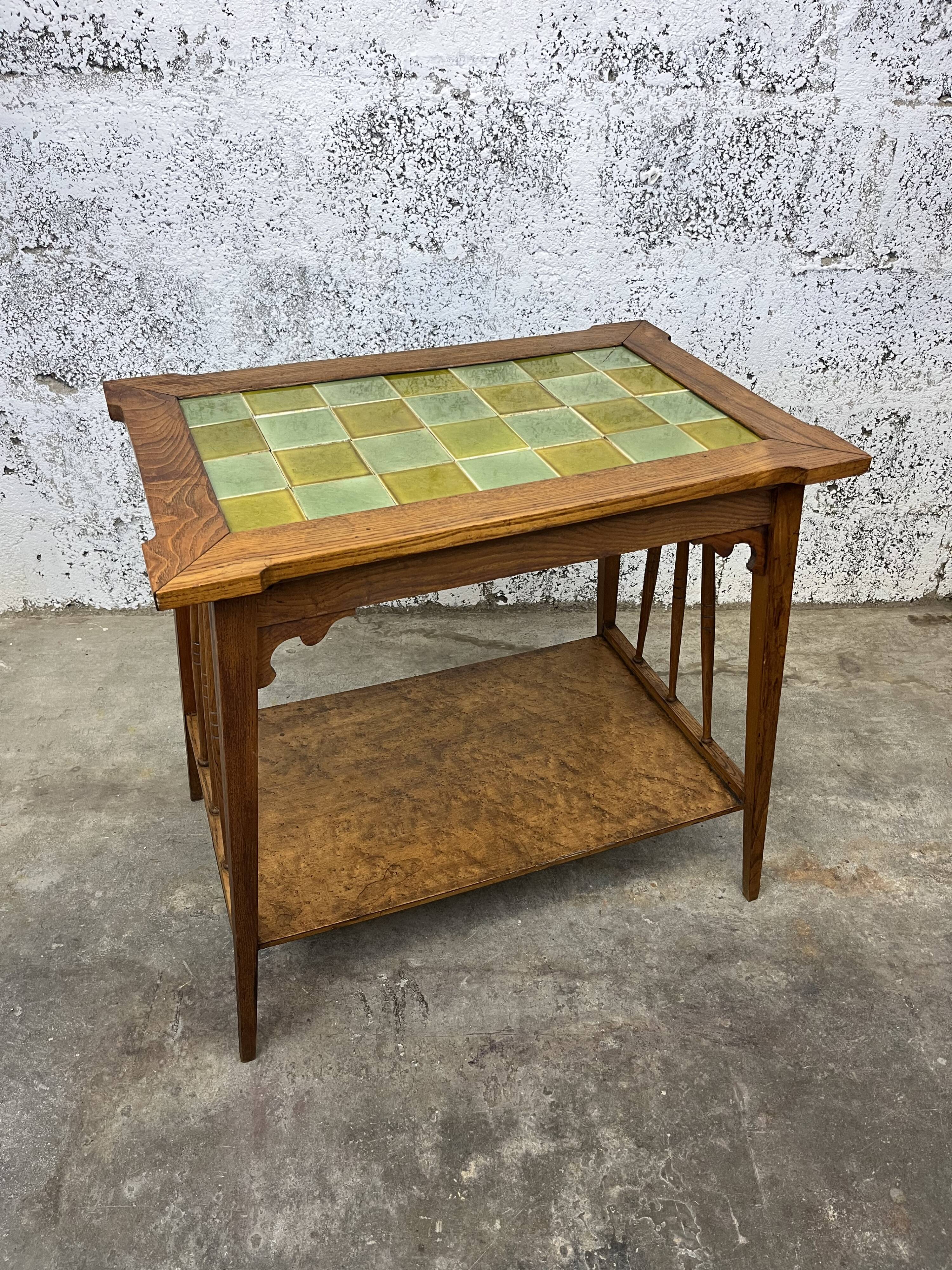 Double-tray serving table