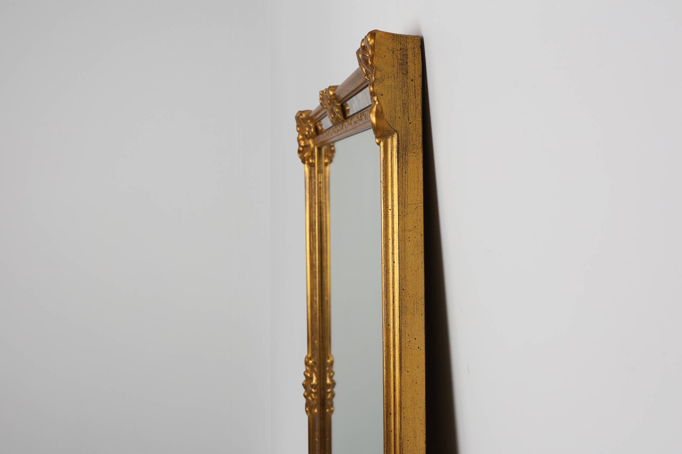 20th century Baroque Revival Mirror by Deknudt in gilded Resin, Belgium