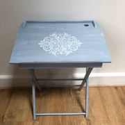 Joli pupitre / bureau d’enfant en bois