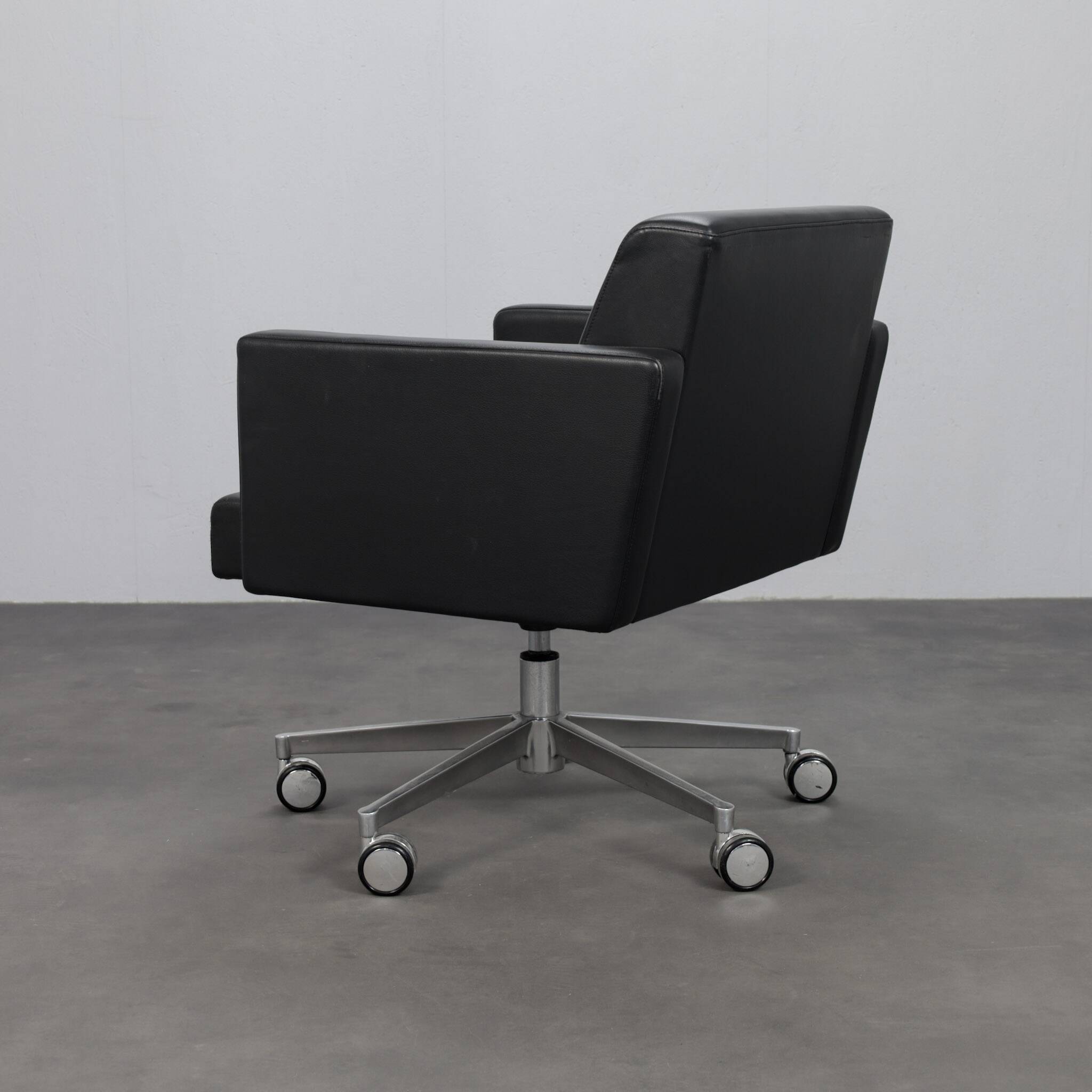 Pair of leather swivel armchairs by Poltrona Frau, Italy, 1990s