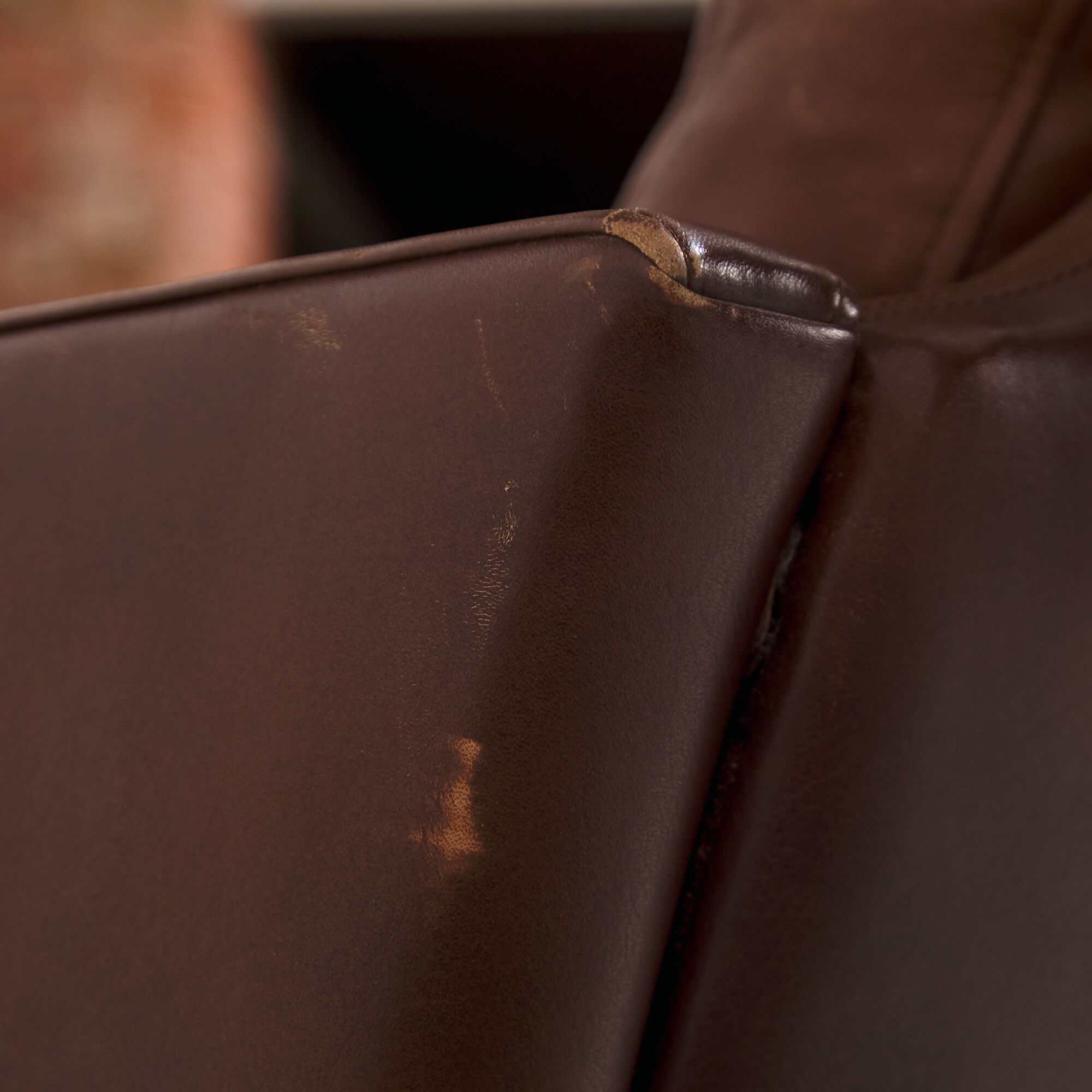 Three-seater leather sofa