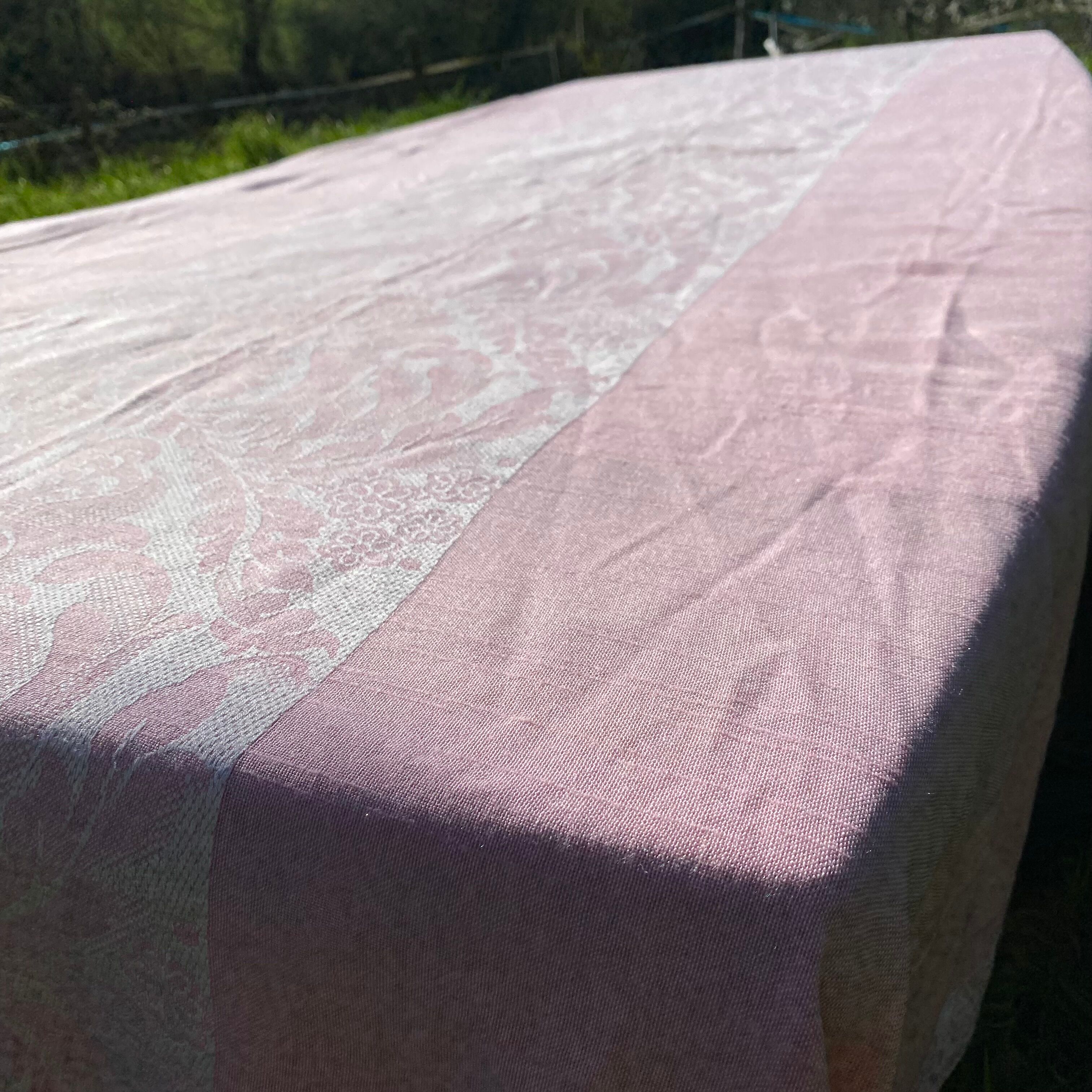 Rectangular tablecloth 200X150 cm pink and white