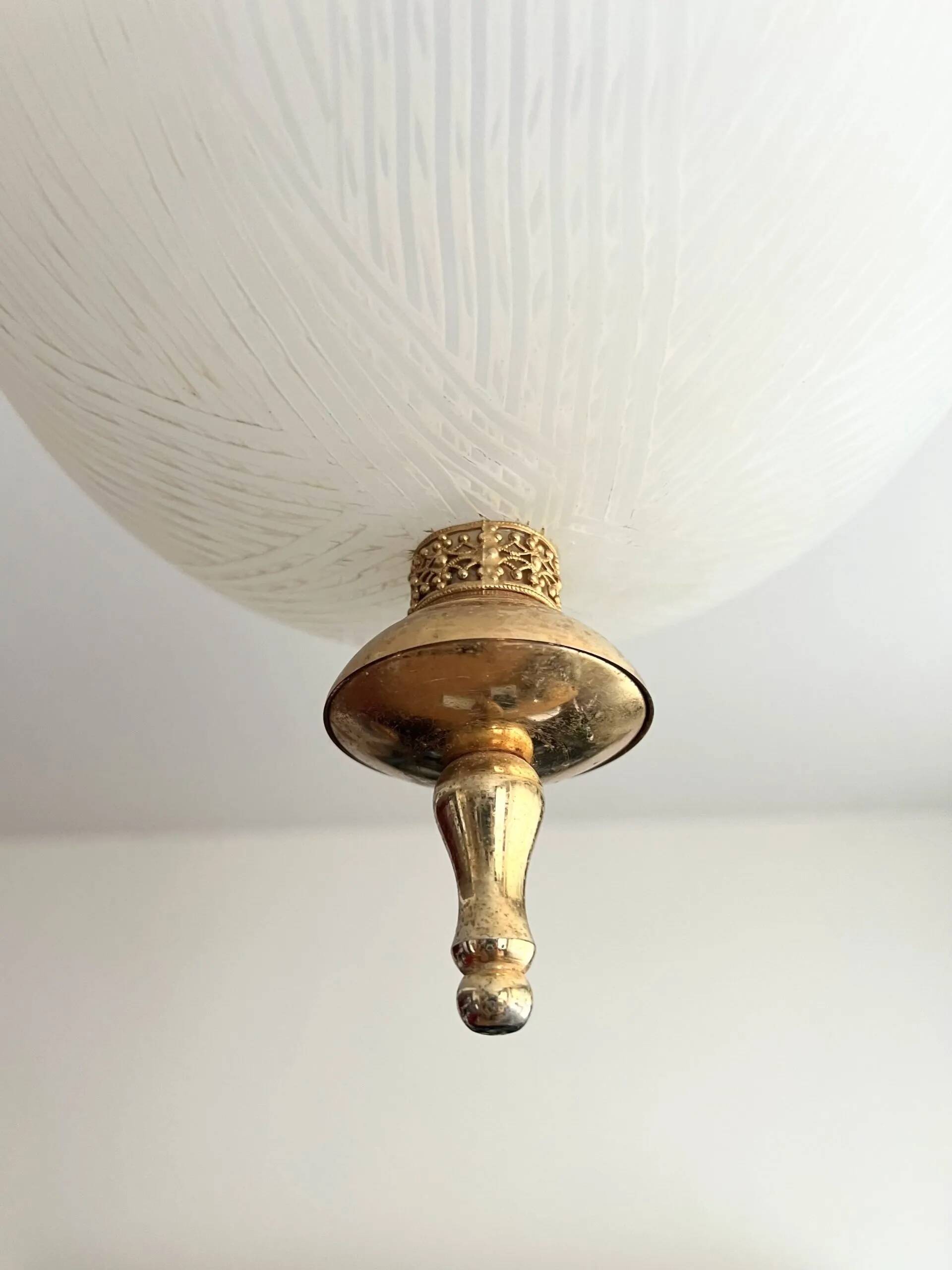 Suspension globe en verre et laiton