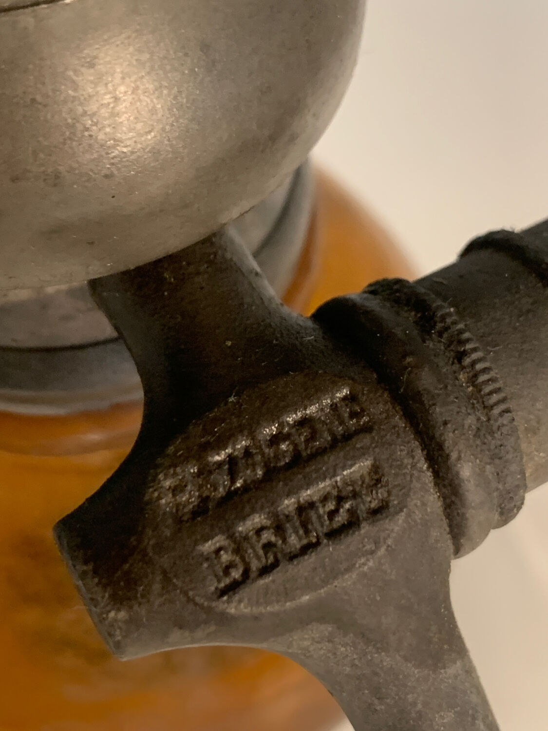 Gas-generating siphon