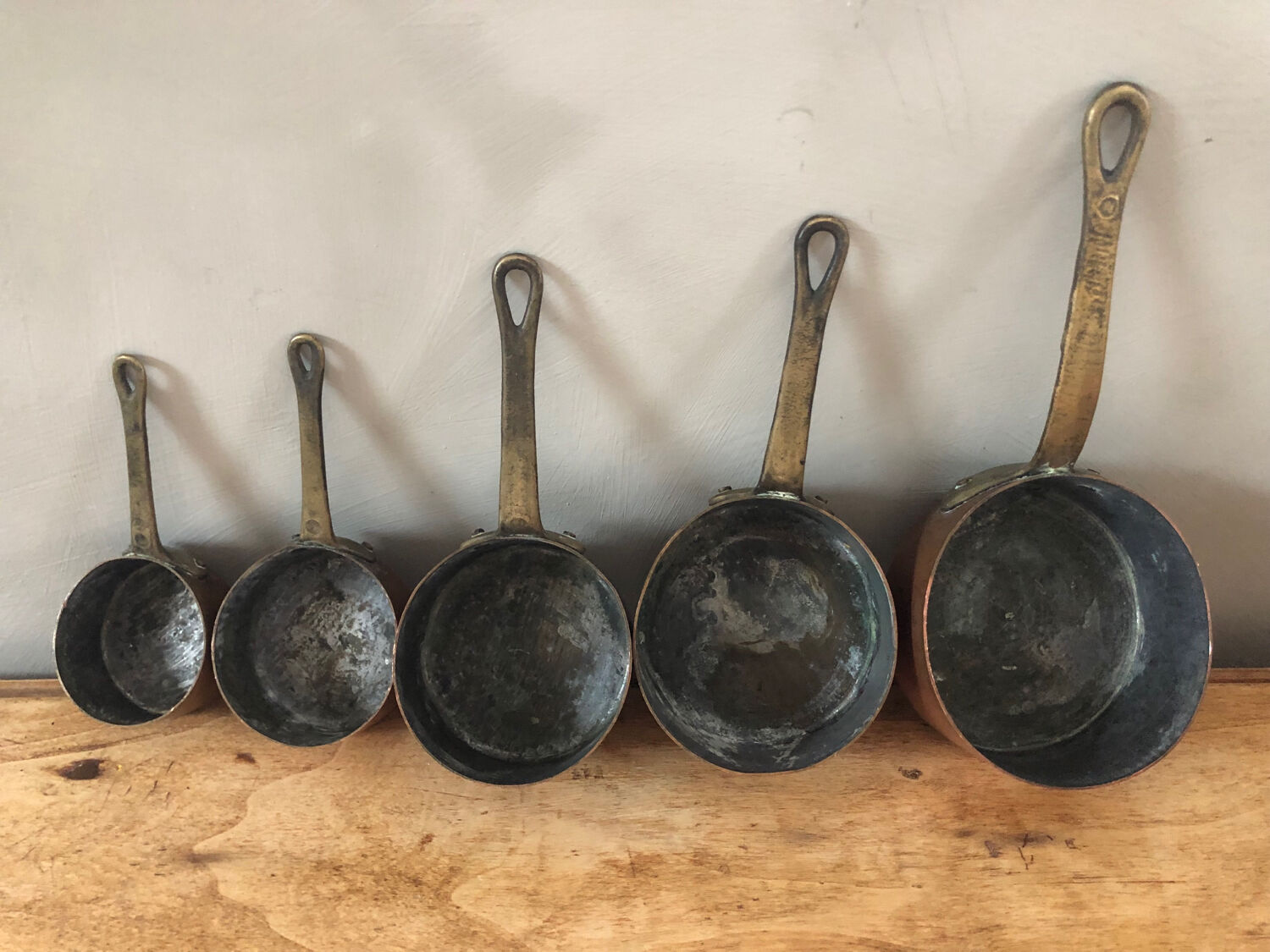 Mini battery of 5 pewter pans