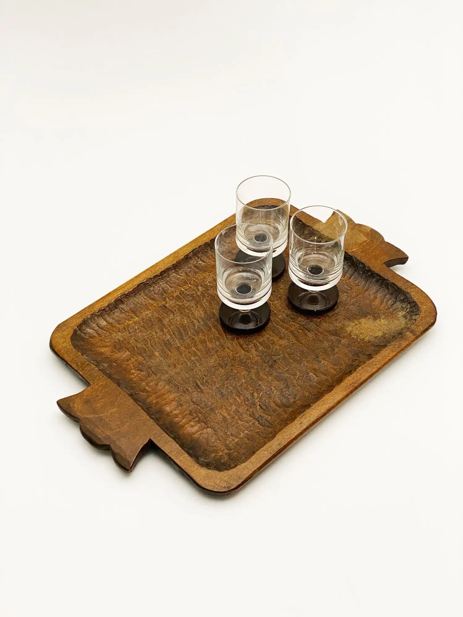 Carved wooden plateau