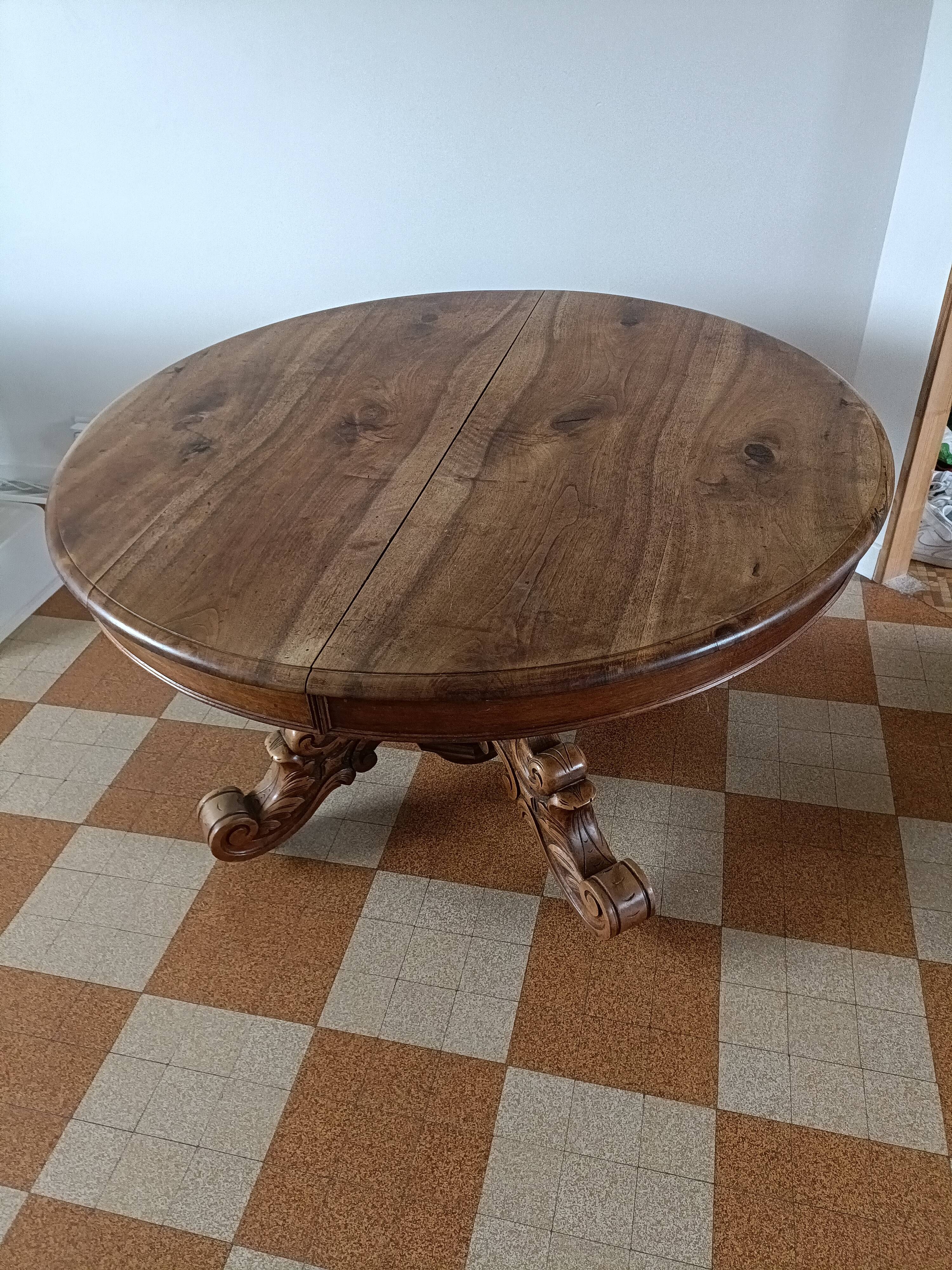Oval dining room table early xxth walnut