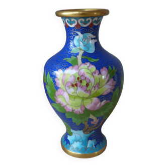 Old small vase in cloisonné brass and enamel with Asian flower decoration