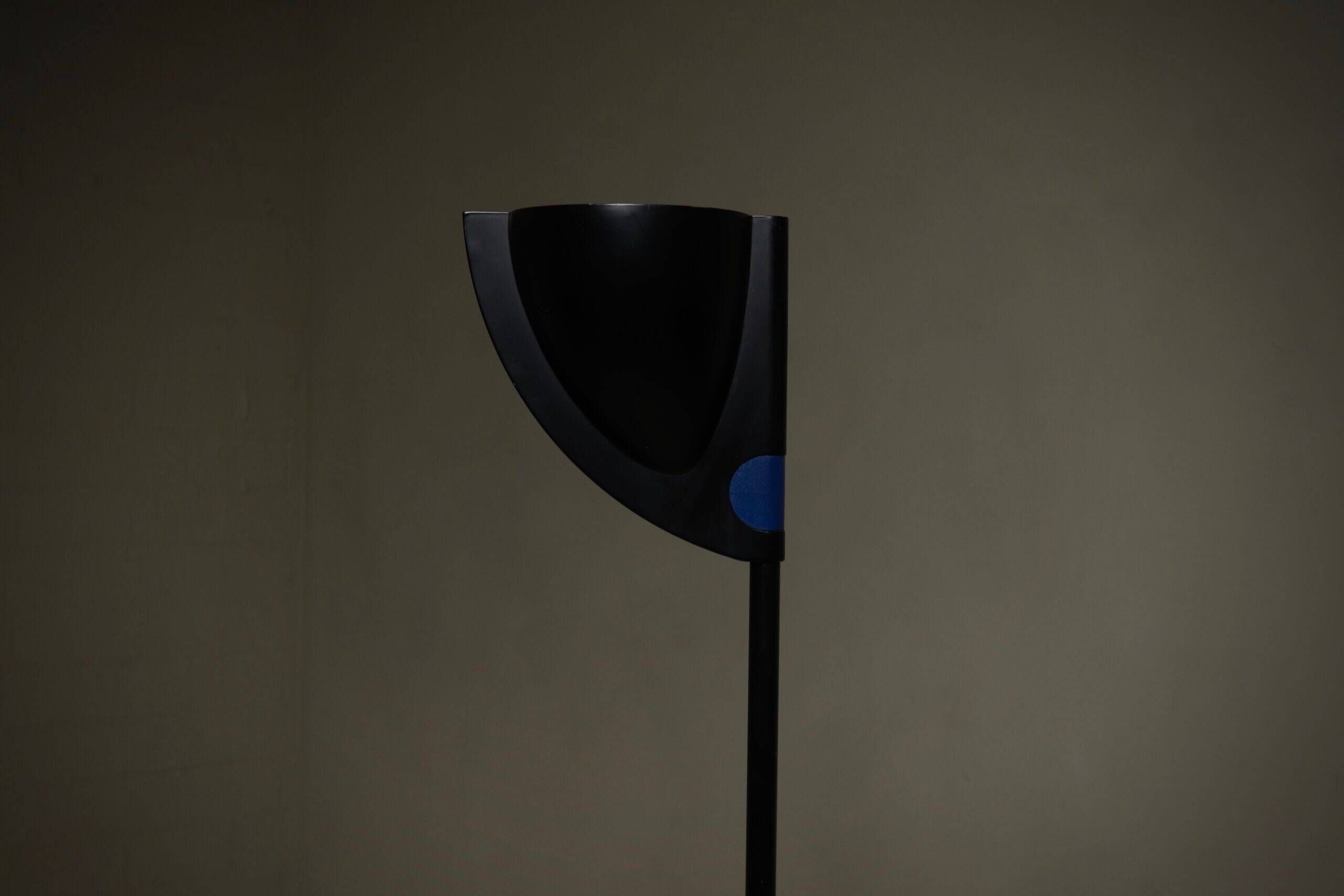 Lampe de sol italienne postmoderne des années 1980
