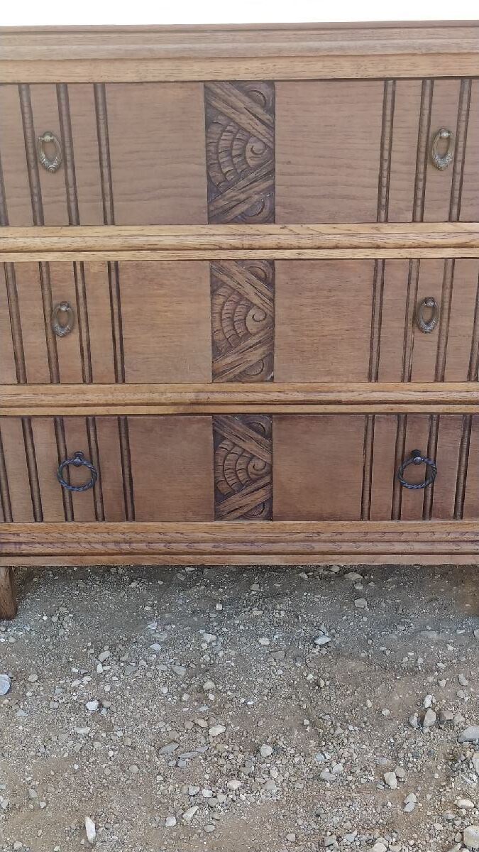 Antique chest of drawers