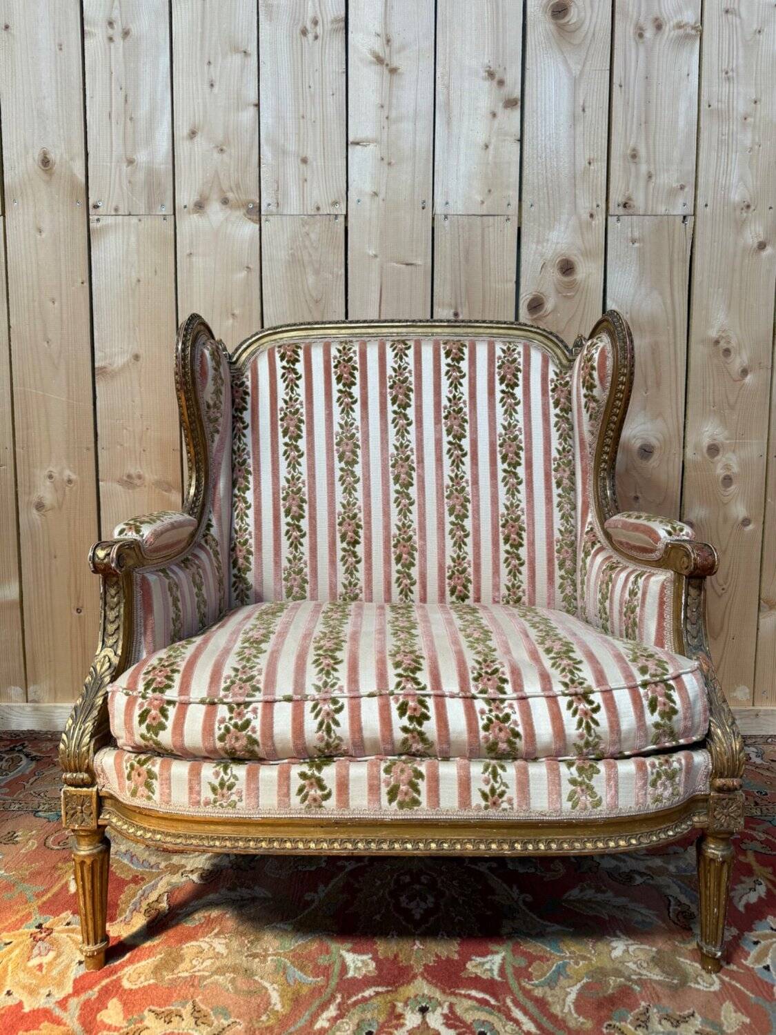 Fauteuil - Bergère à oreilles style Louis XVI "JANSEN"