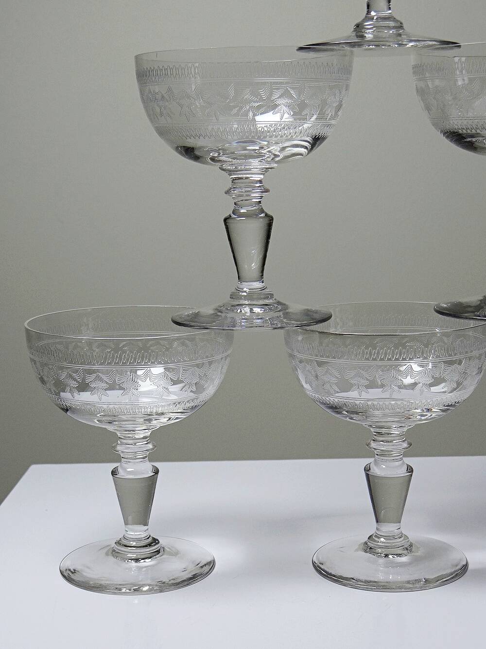 Set of 6 antique fine crystal champagne glasses, star engraved, 19th-20th century.
