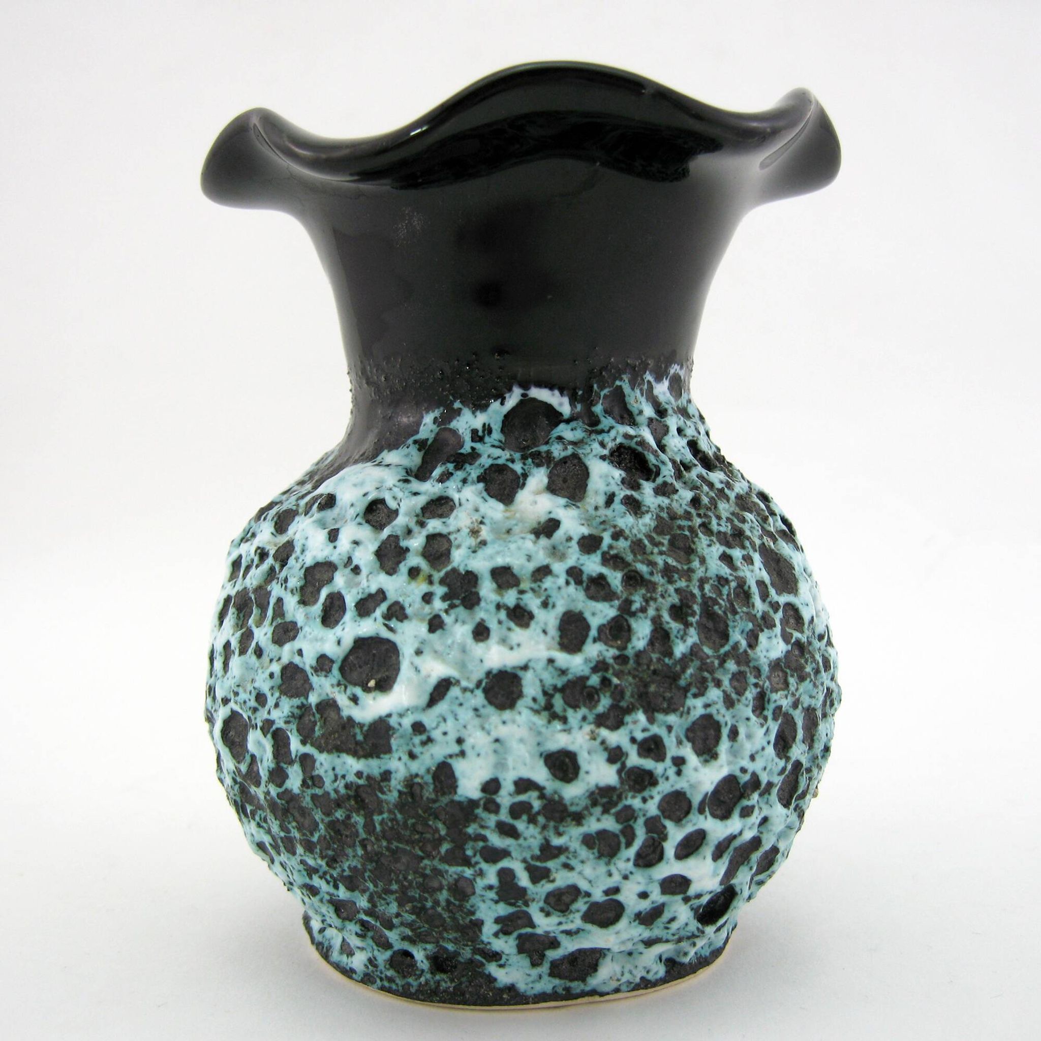 Small corolla vase in black, red and white Fat Lava ceramic - Panassidi Vallauris France - vintage