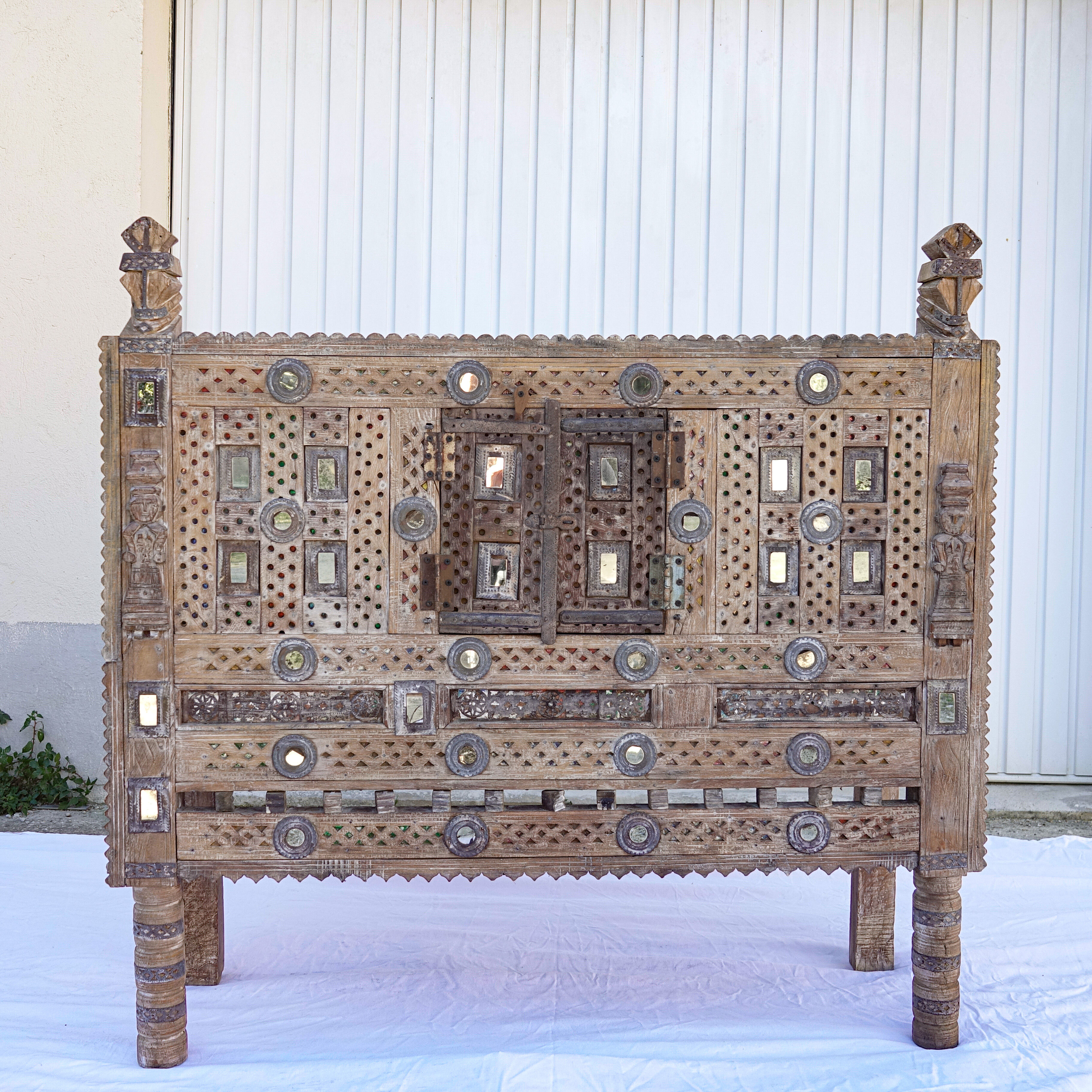Ancient Indian furniture Damchiya
