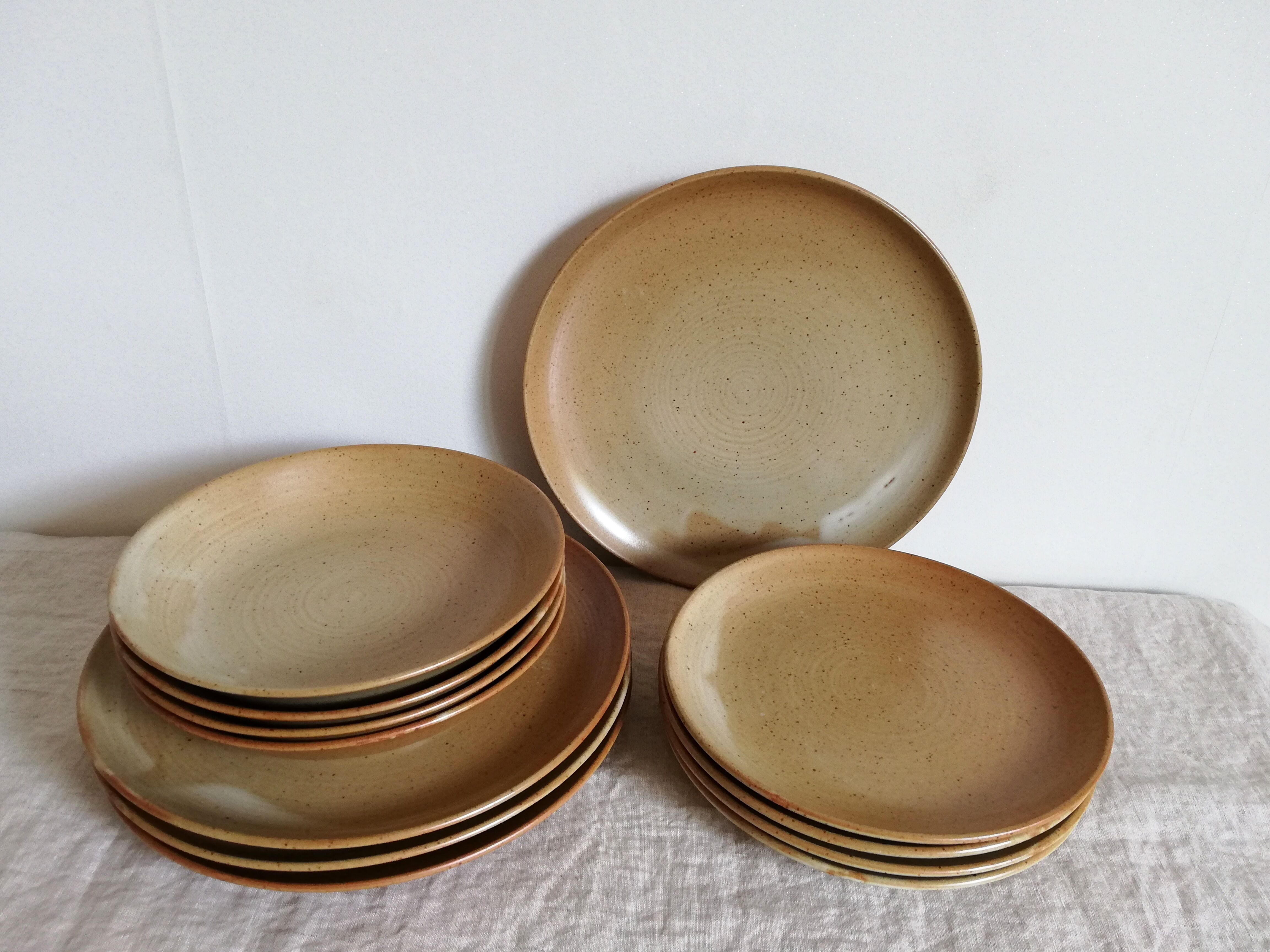 Service assiettes pour 4 en grès village CNP France