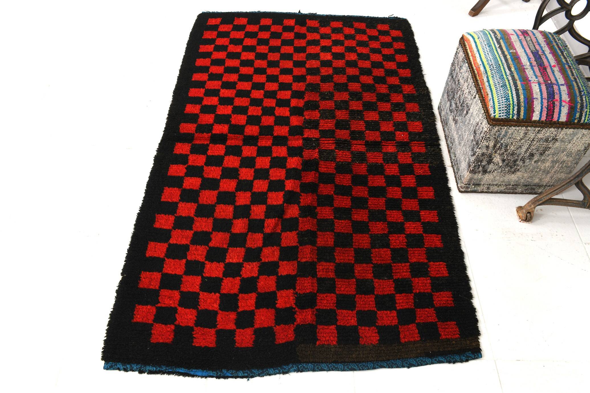3x6 Red Black Checkered Wool Vintage Rug, 107x180Cm SK 70252