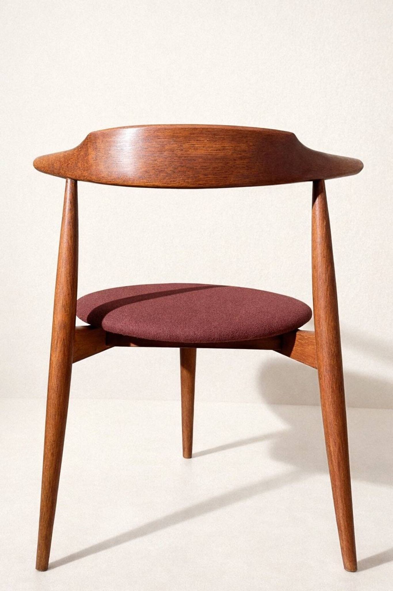 Chaise tripode Heart Hans Wegner Fritz Hansen