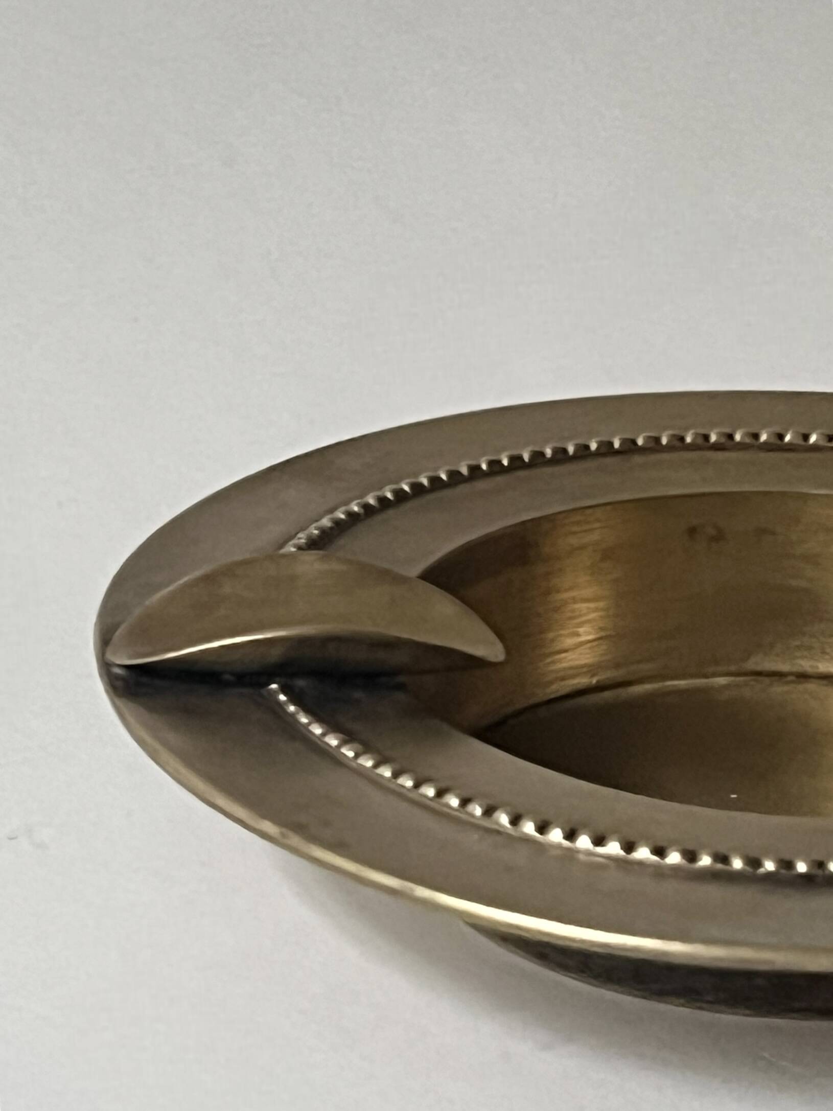 Cendrier en laiton doré véritable début XXe siècle