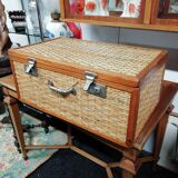 Wicker trunk braided lock and handle