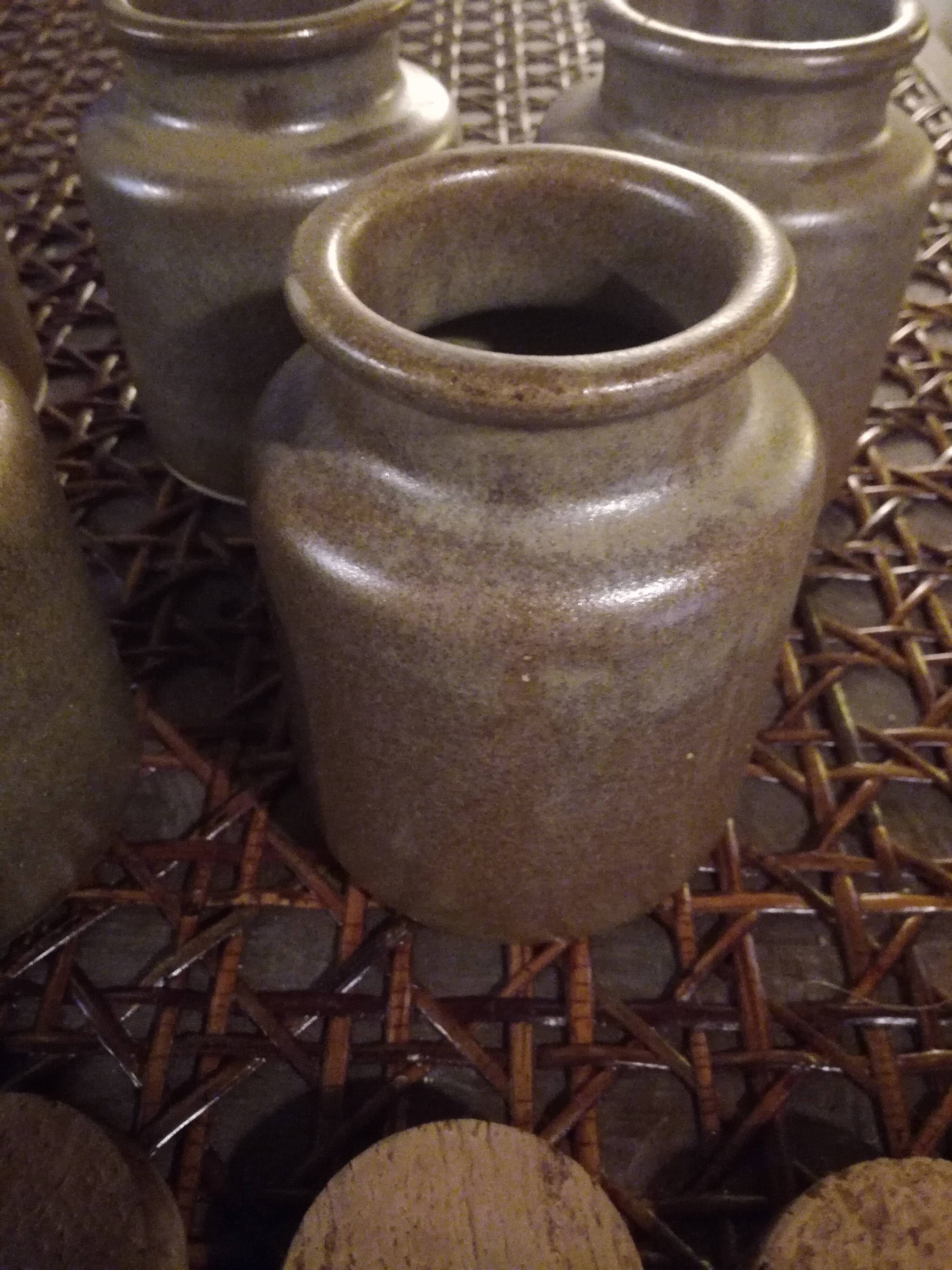 5 spice pots in sandstone