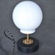 Lampe à poser globe vintage blanc, finitions noir et or