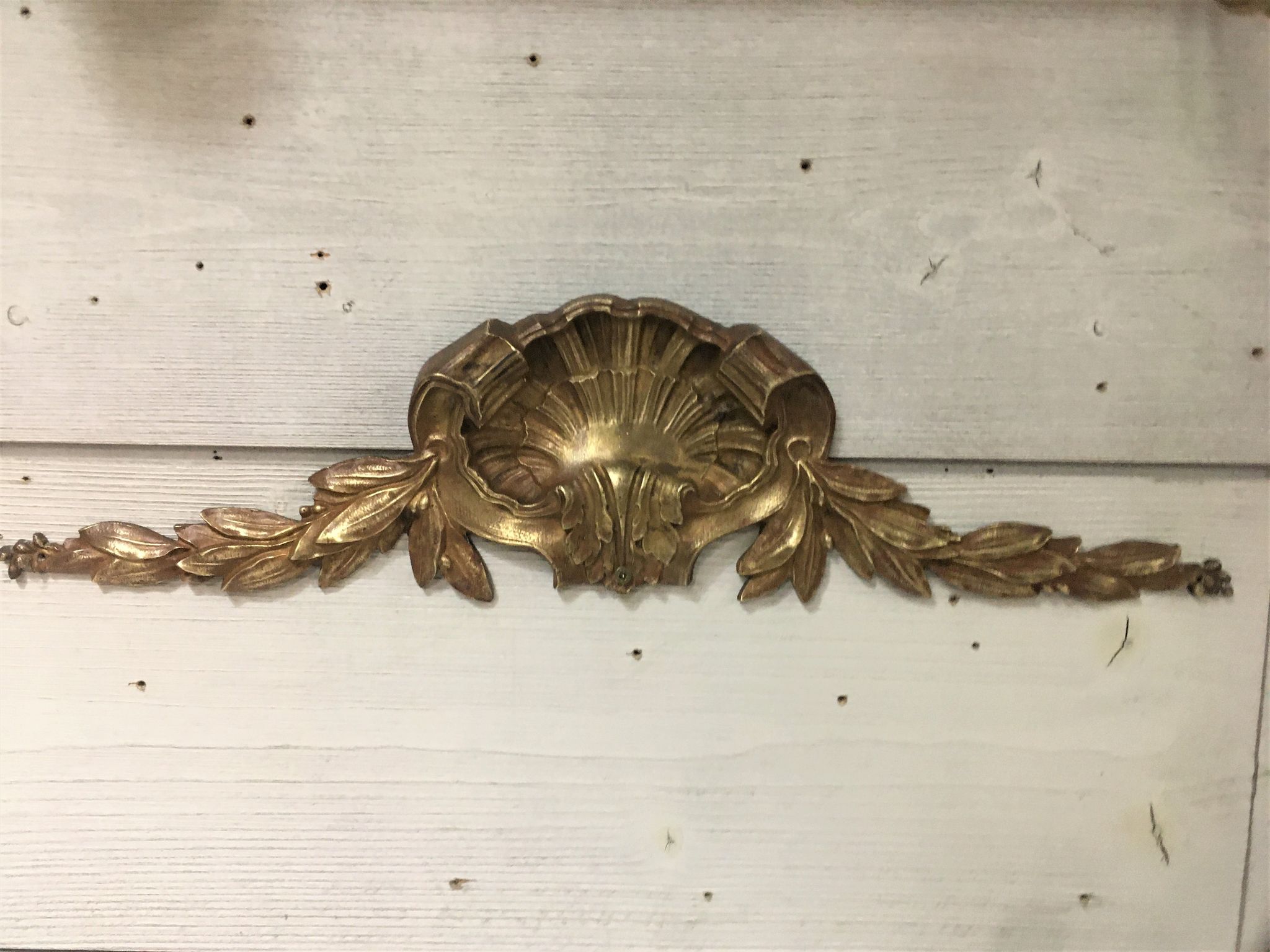 Fronton coquille en bronze
