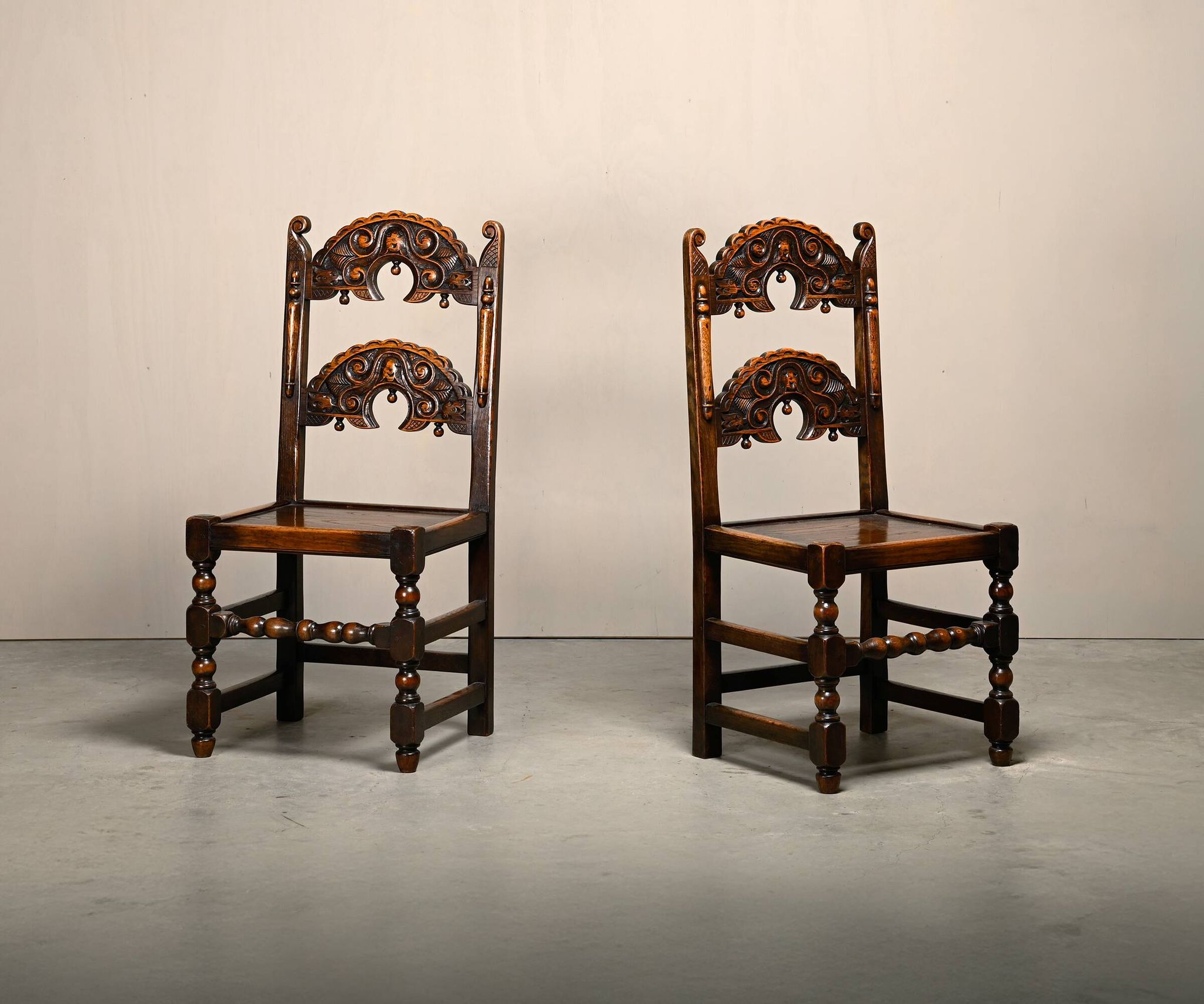 Paire de tabourets/chaises d'appoint anciens du Yorkshire en chêne massif, Angleterre, XVIIIe siècle
