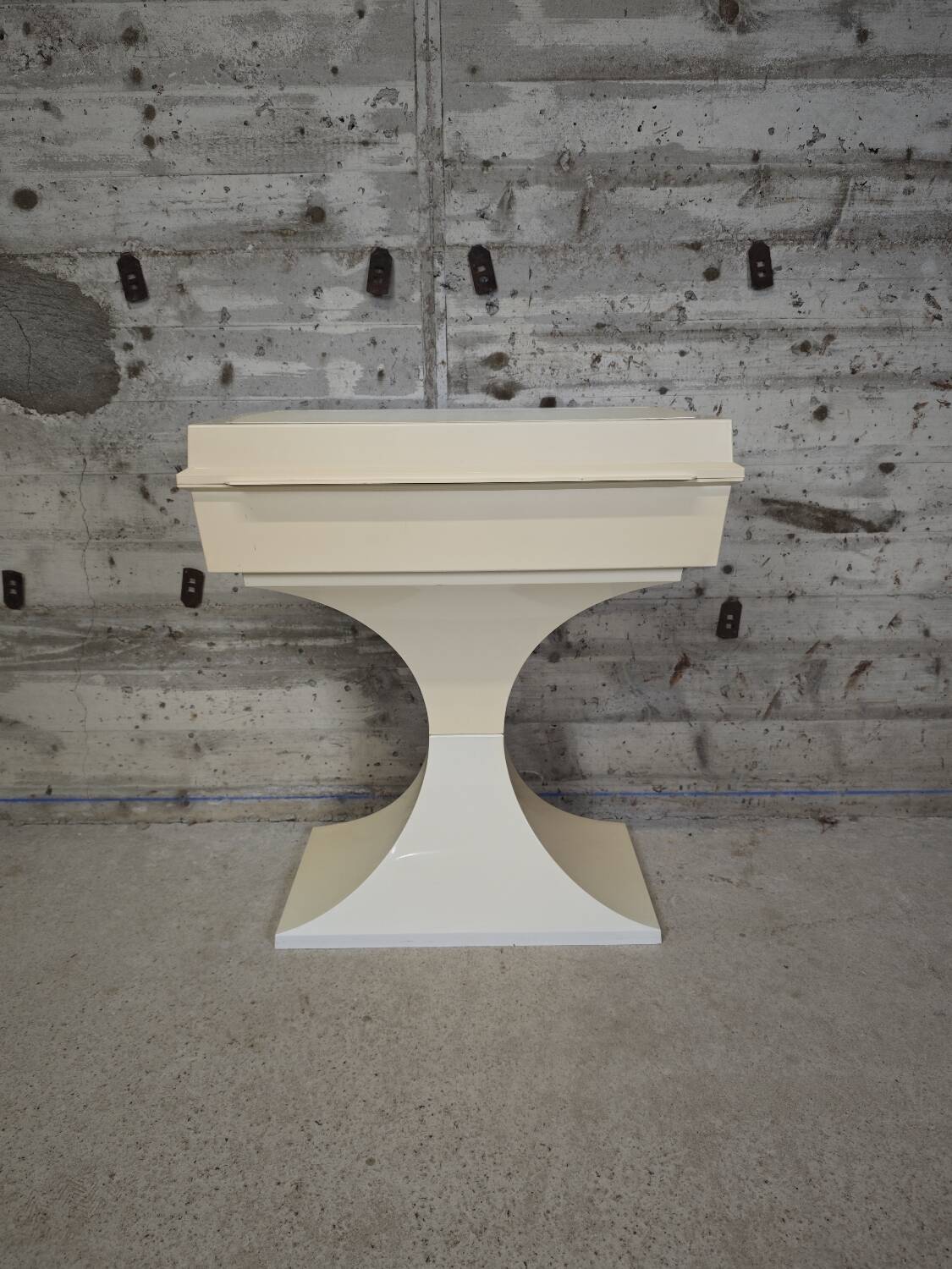 Flair dressing table for Prisunic