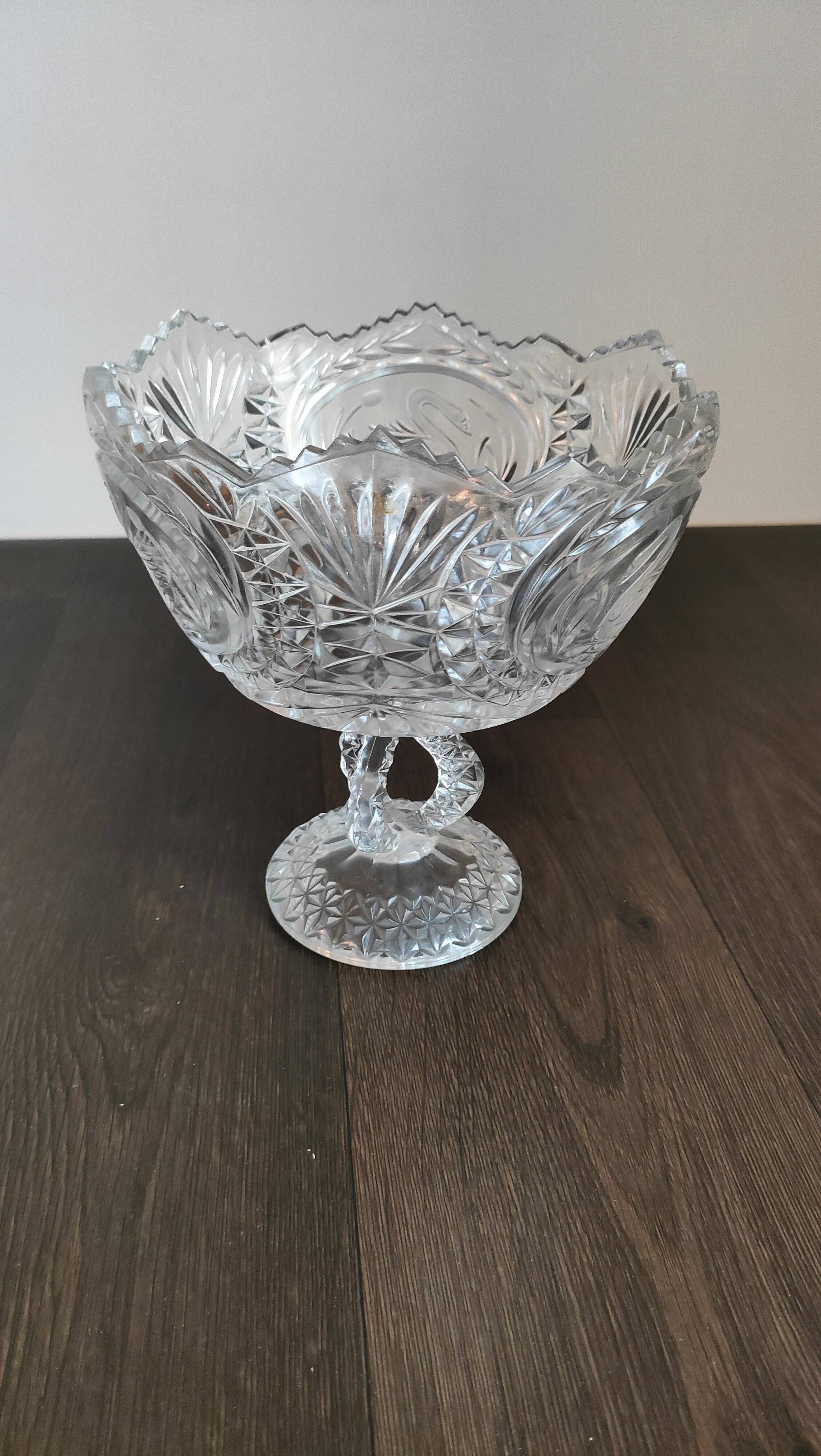 Large cut crystal bowl on a stand, swans – H 23 x Ø 20 cm – vintage