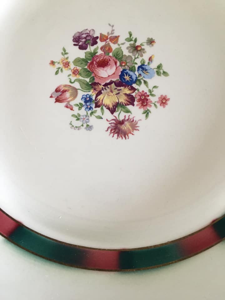 4 mismatched flat plates with floral patterns. Porcelain. Stamped