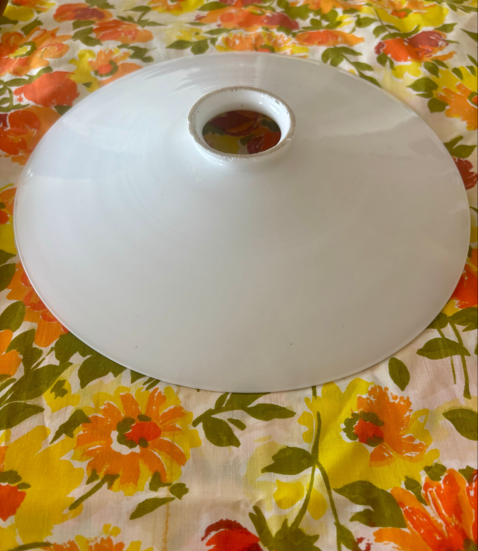 Vintage grand lampshade in white opaline.